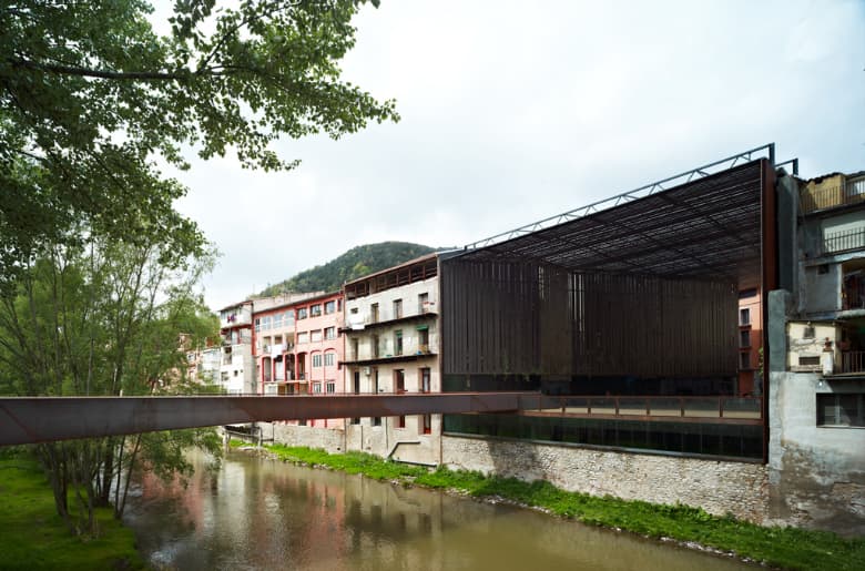 La Lira Theatre. Public Space - image 4