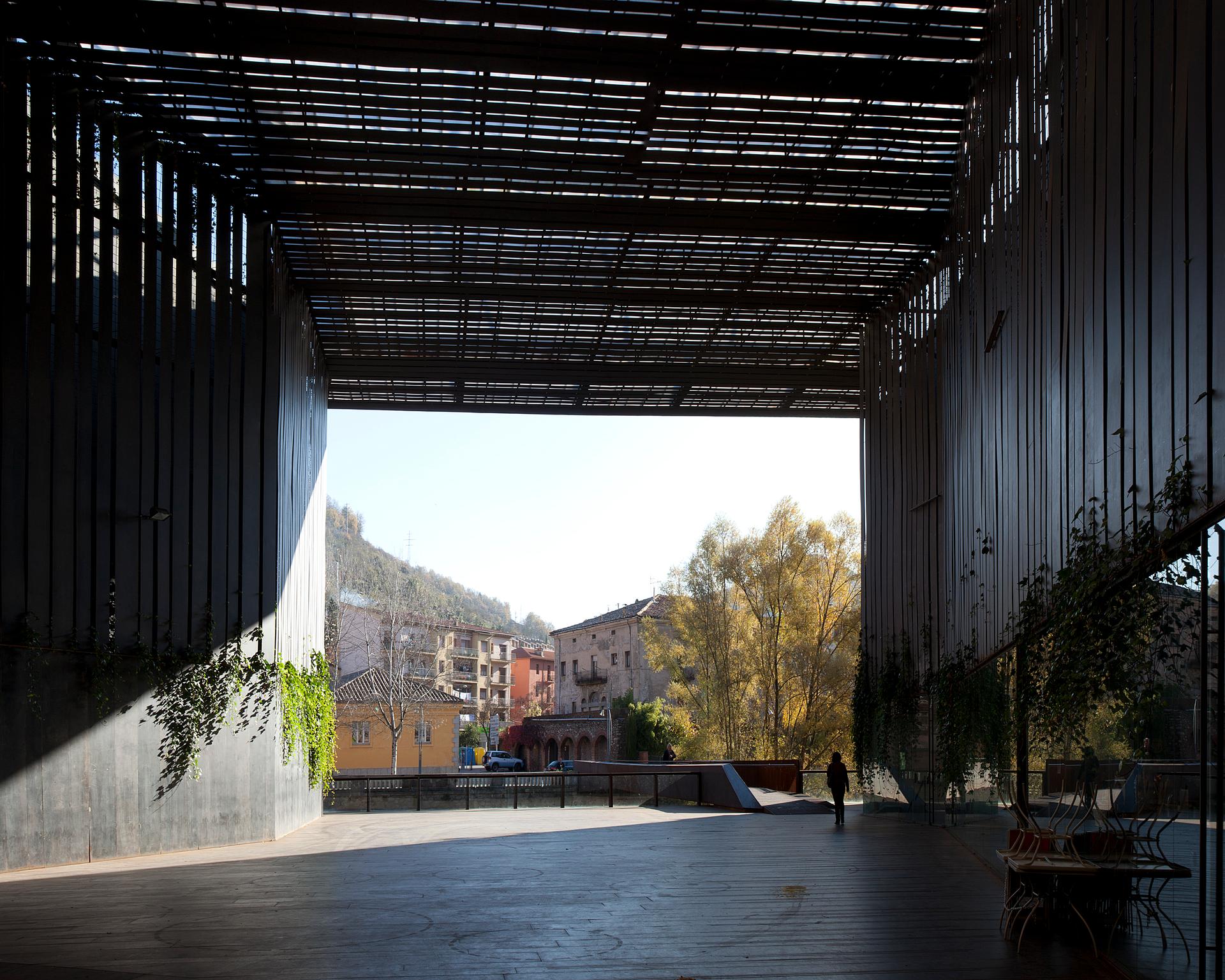La Lira Theatre. Public Space - image 7
