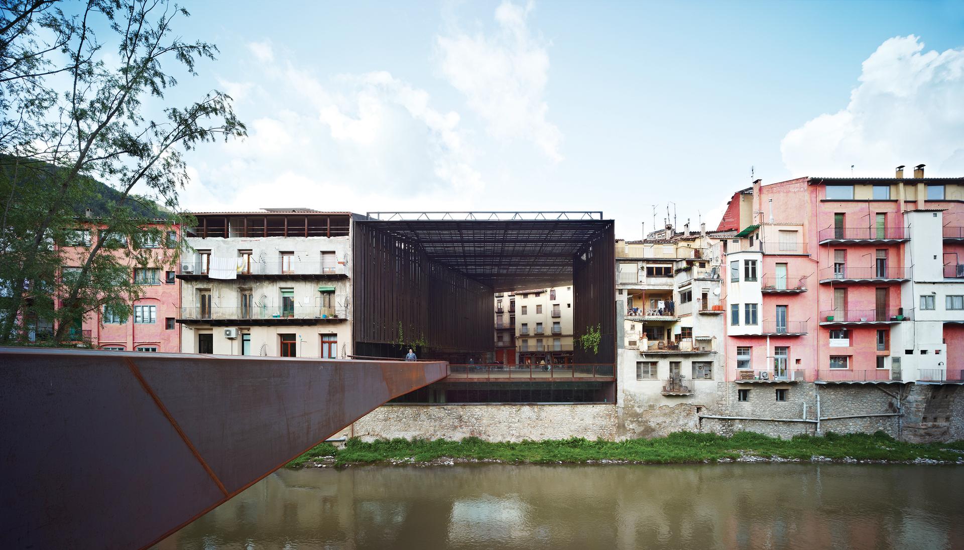 La Lira Theatre. Public Space - image 2