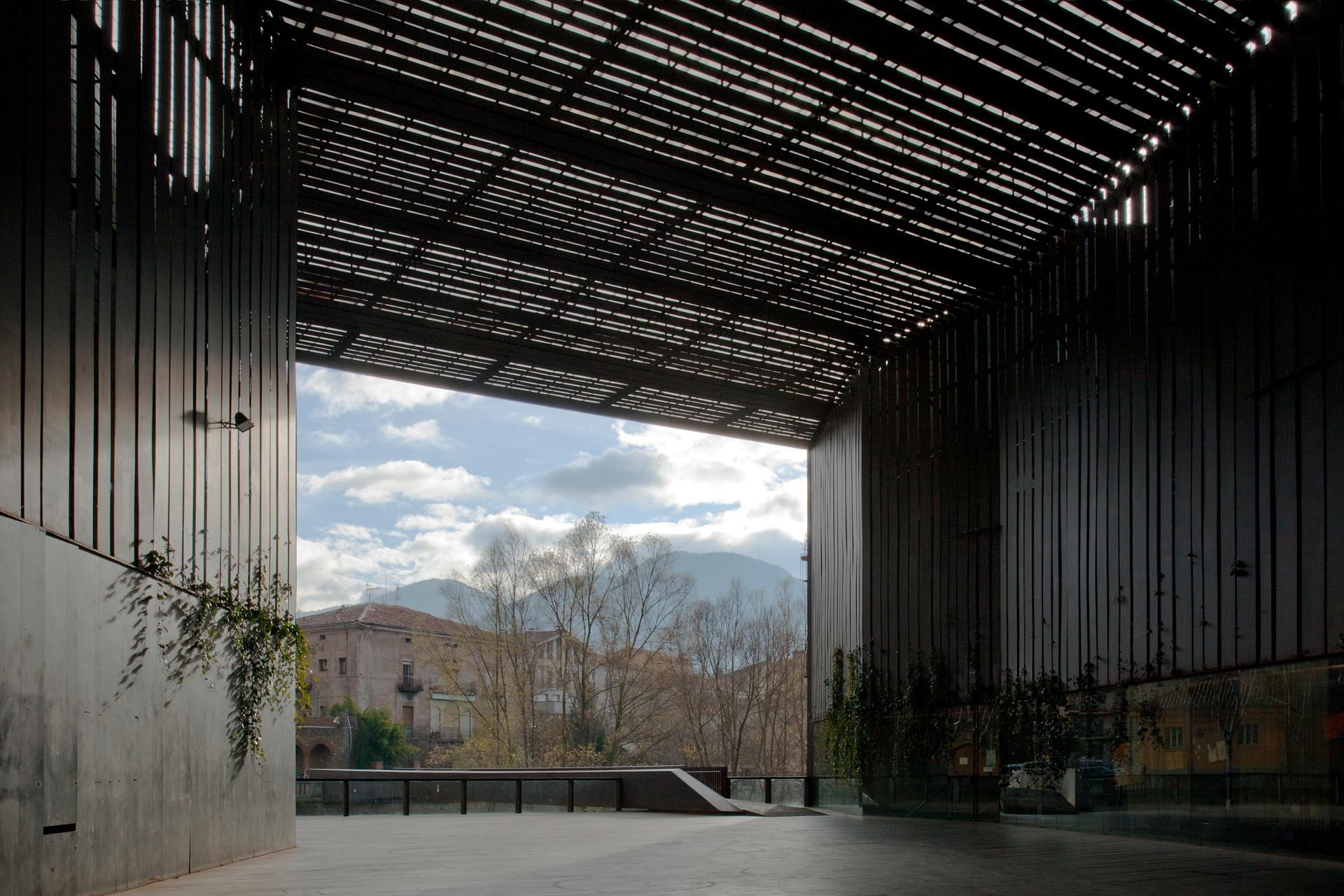 La Lira Theatre. Public Space - image 8