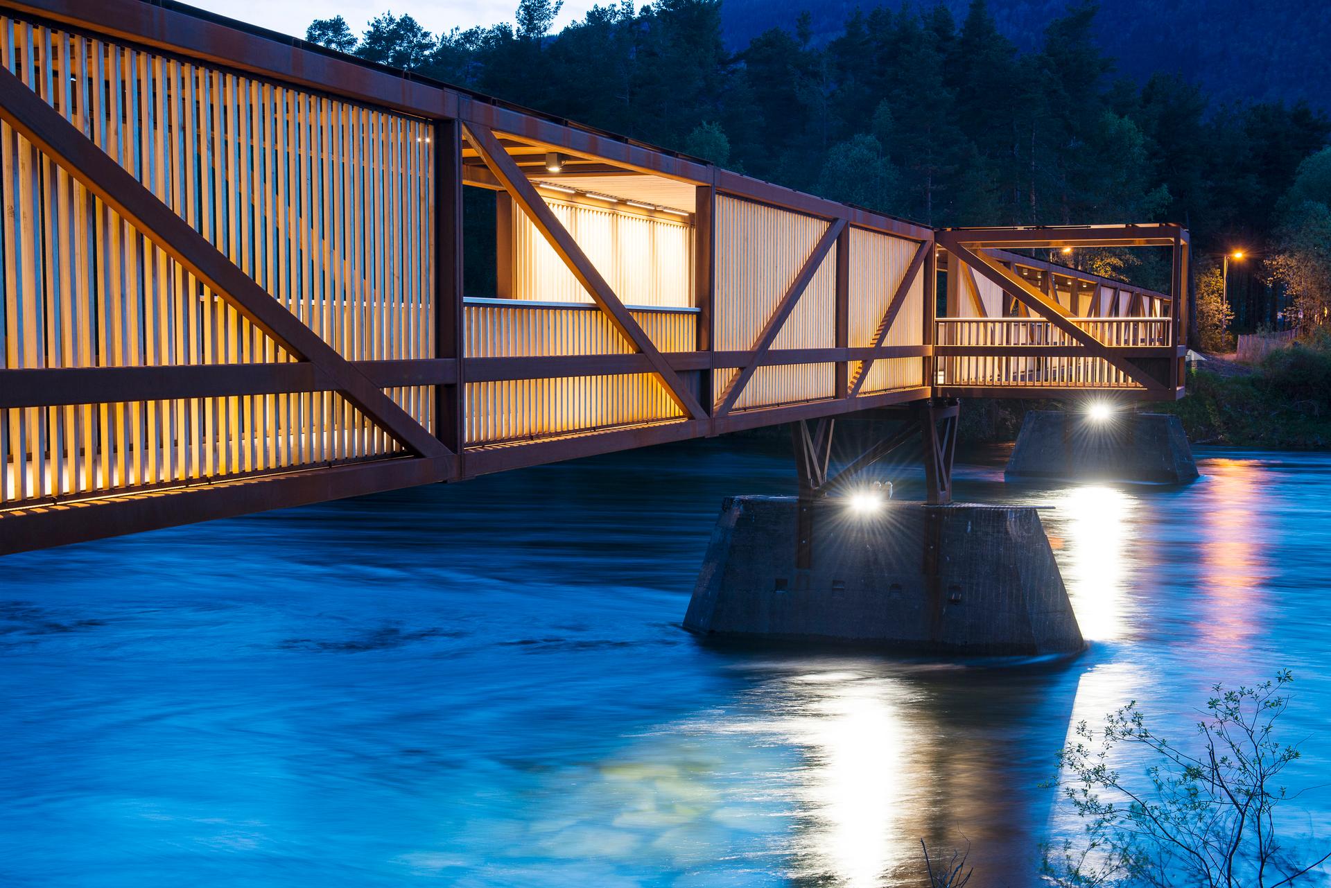 Tintra Footbridge - image 2