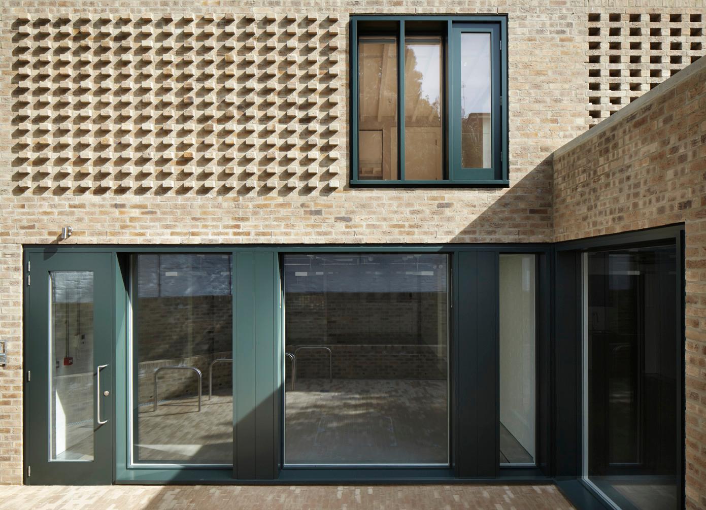Barnes High Street - image 6