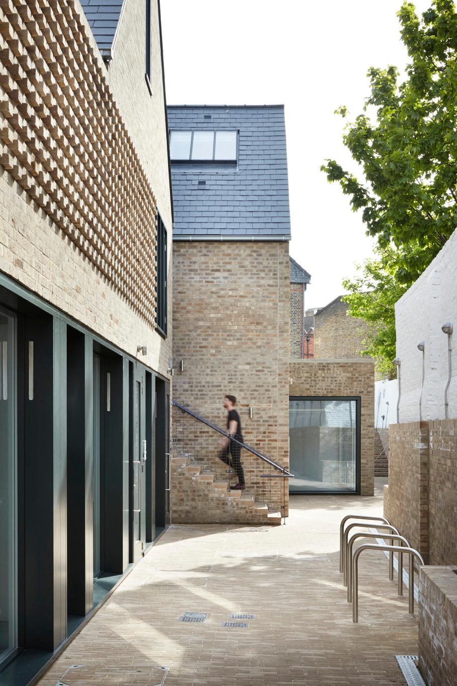 Barnes High Street - image 7