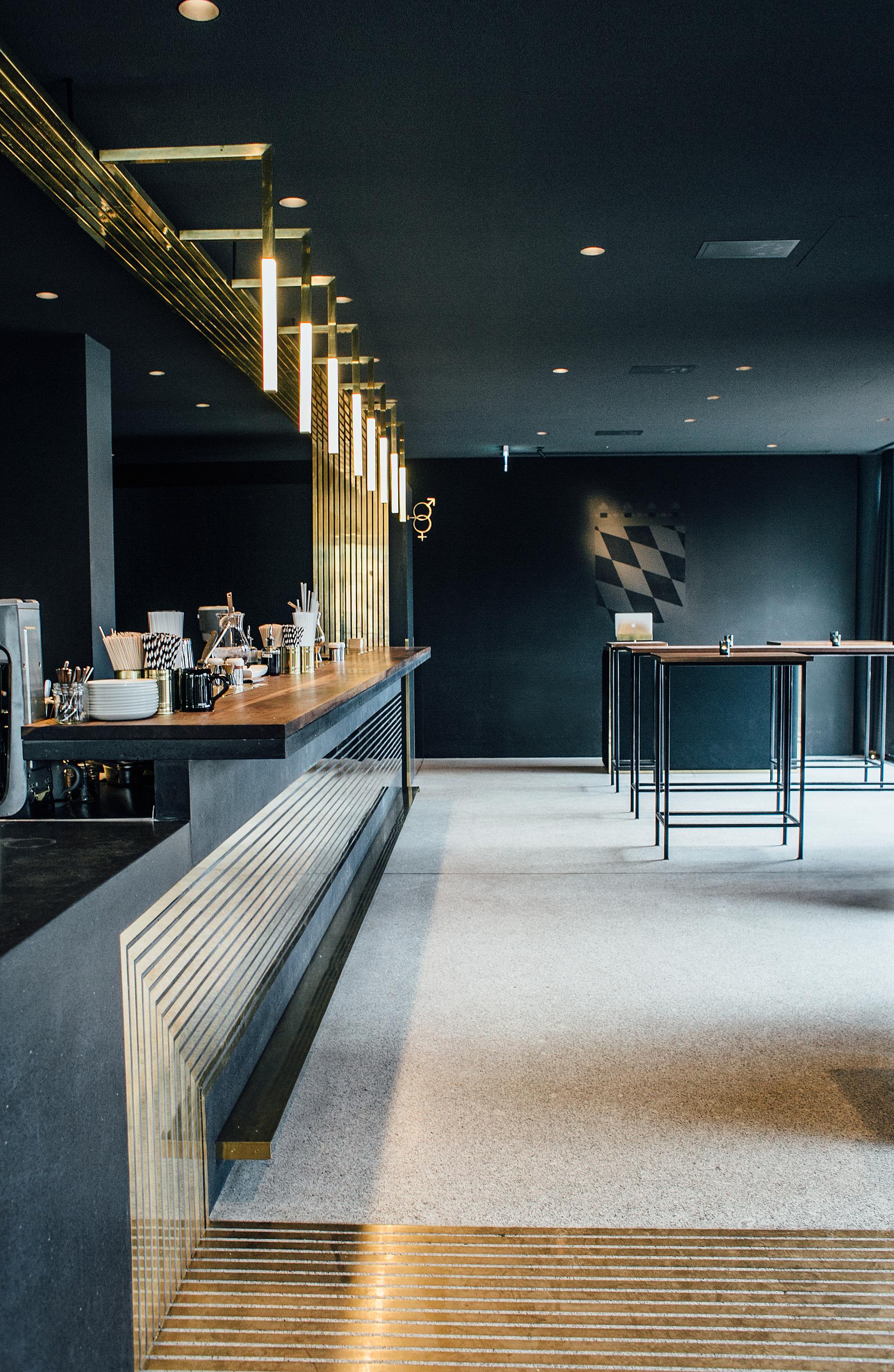 The "Modern" Bar - image 2