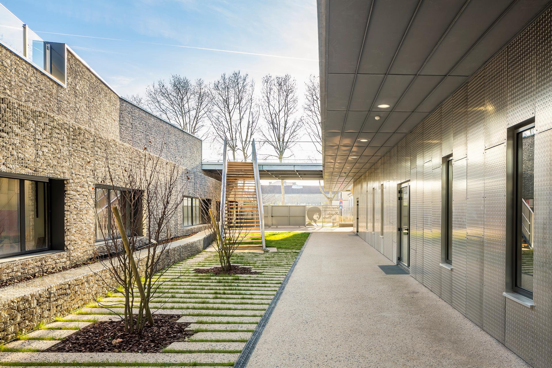 Angela Davis school - image 5