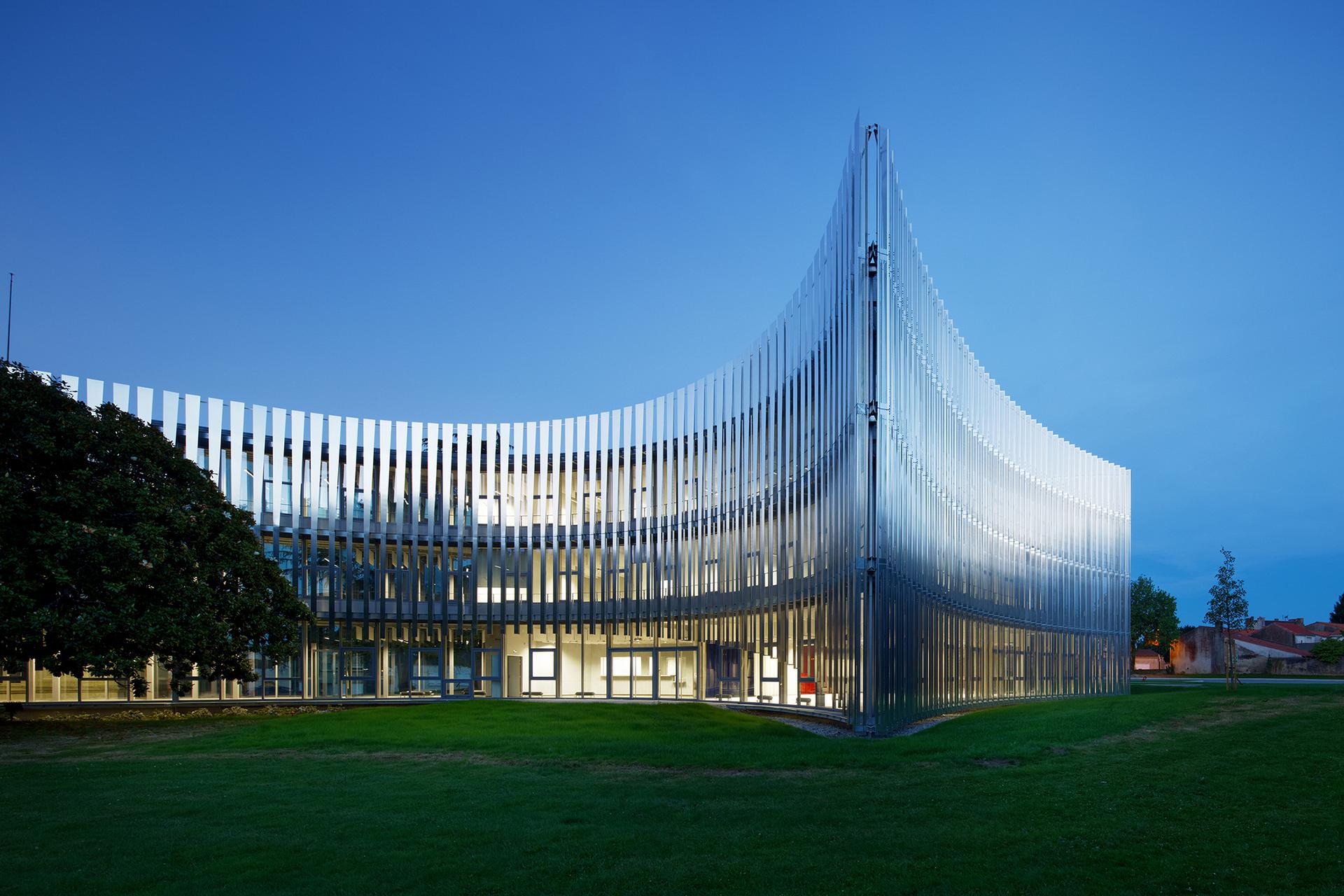Offices for the Community of Municipalities in Les Herbiers (France) - image 4