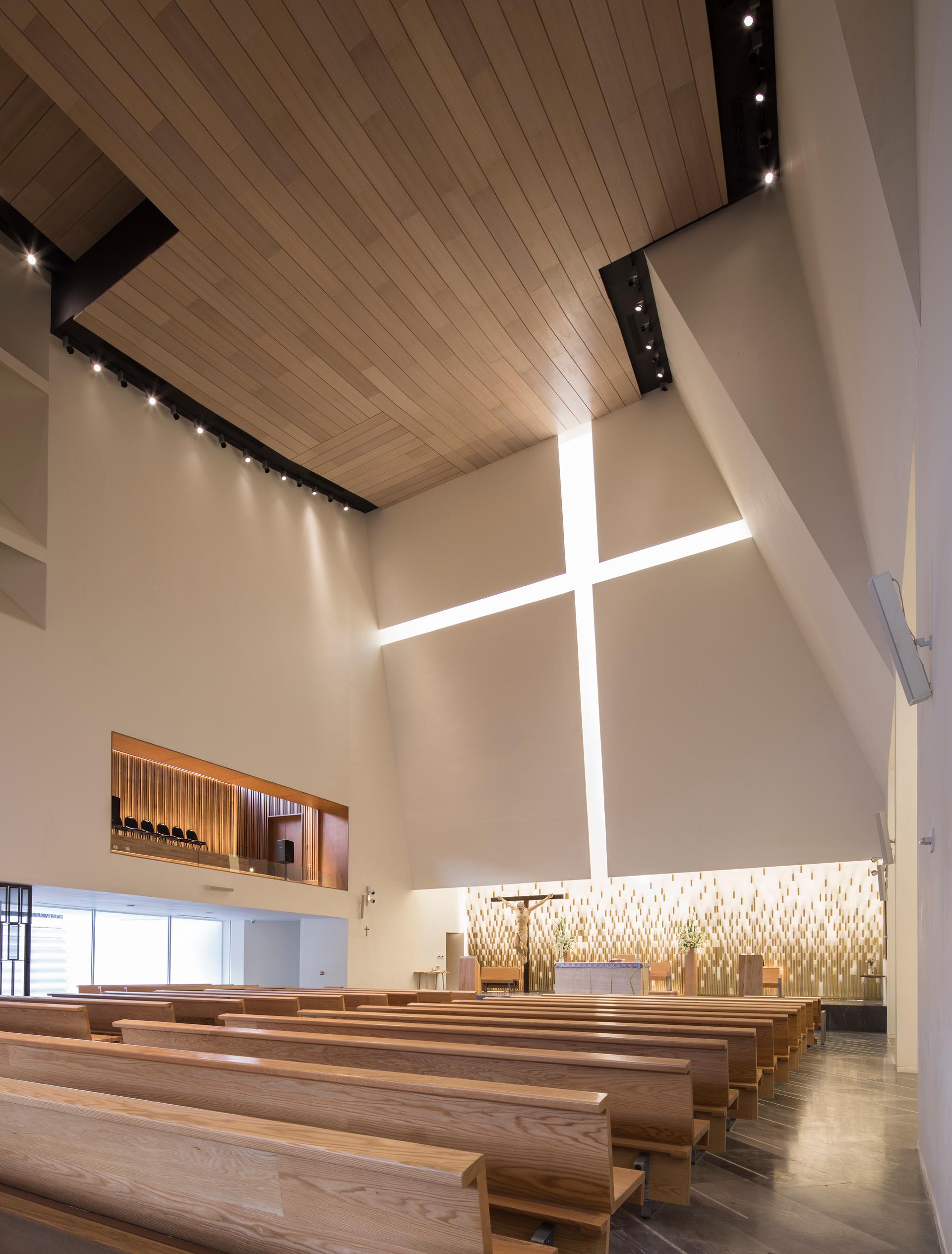 Parish Church in Pueblo Serena, Monterrey - image 11