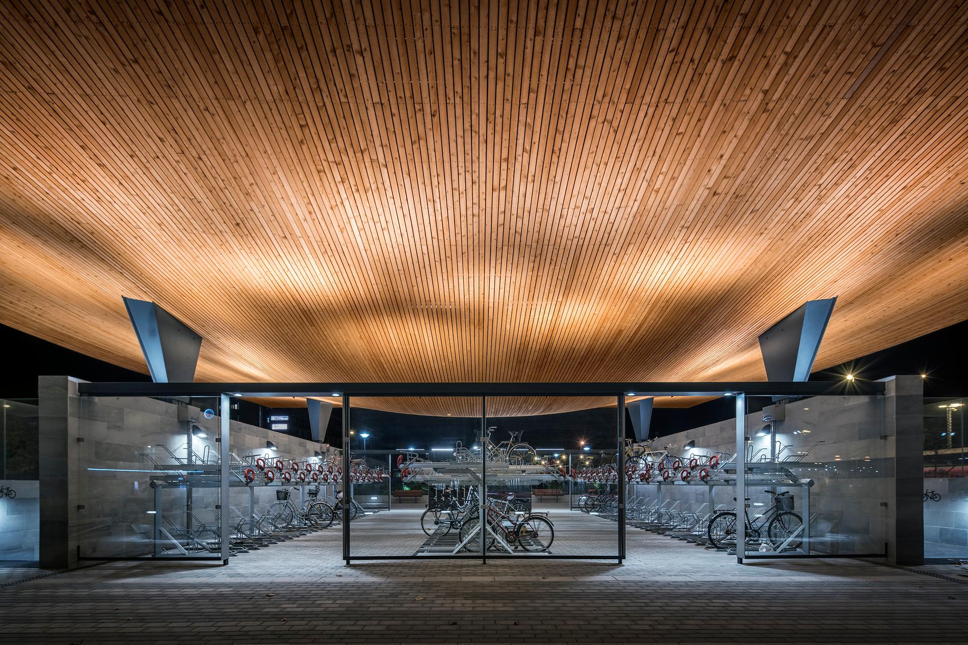 South entrance - image 3