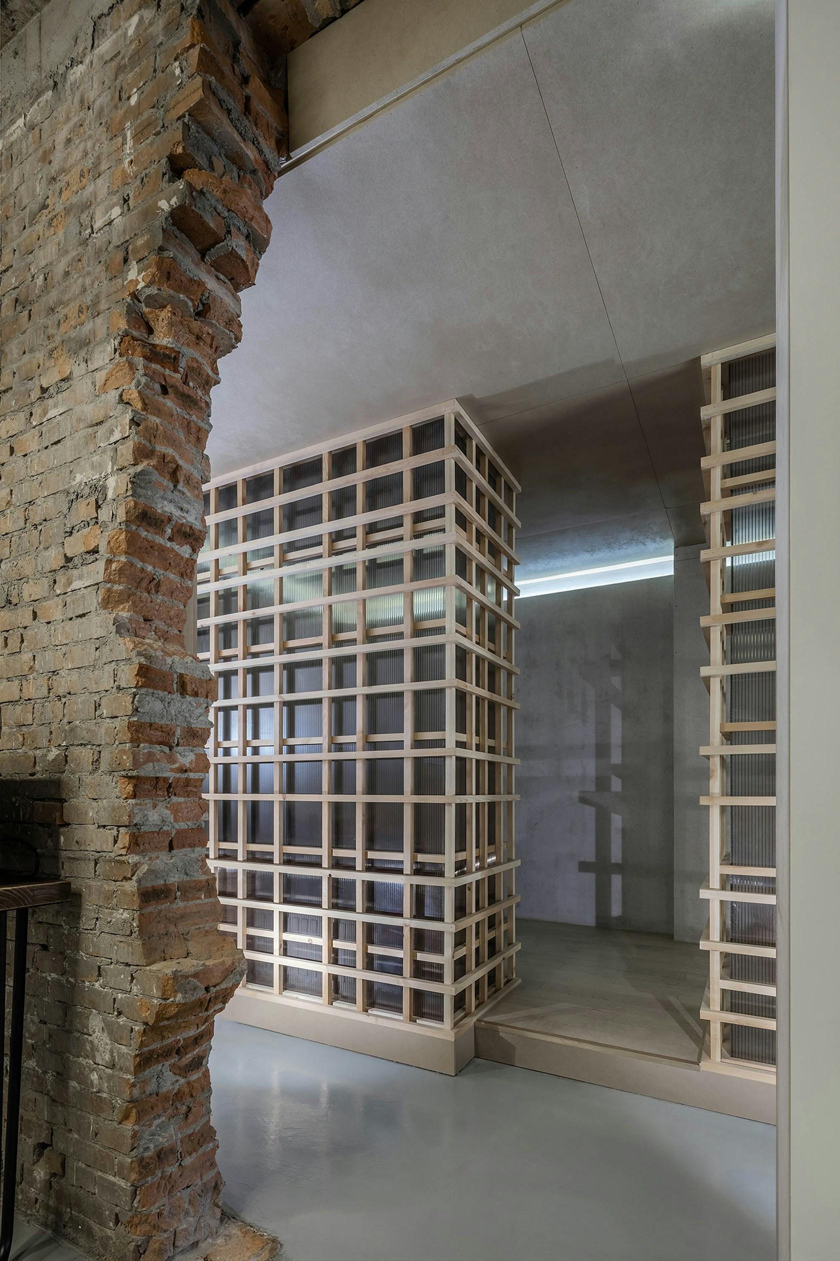 Office design for Blue Moon Films: A Line between Time - image 9