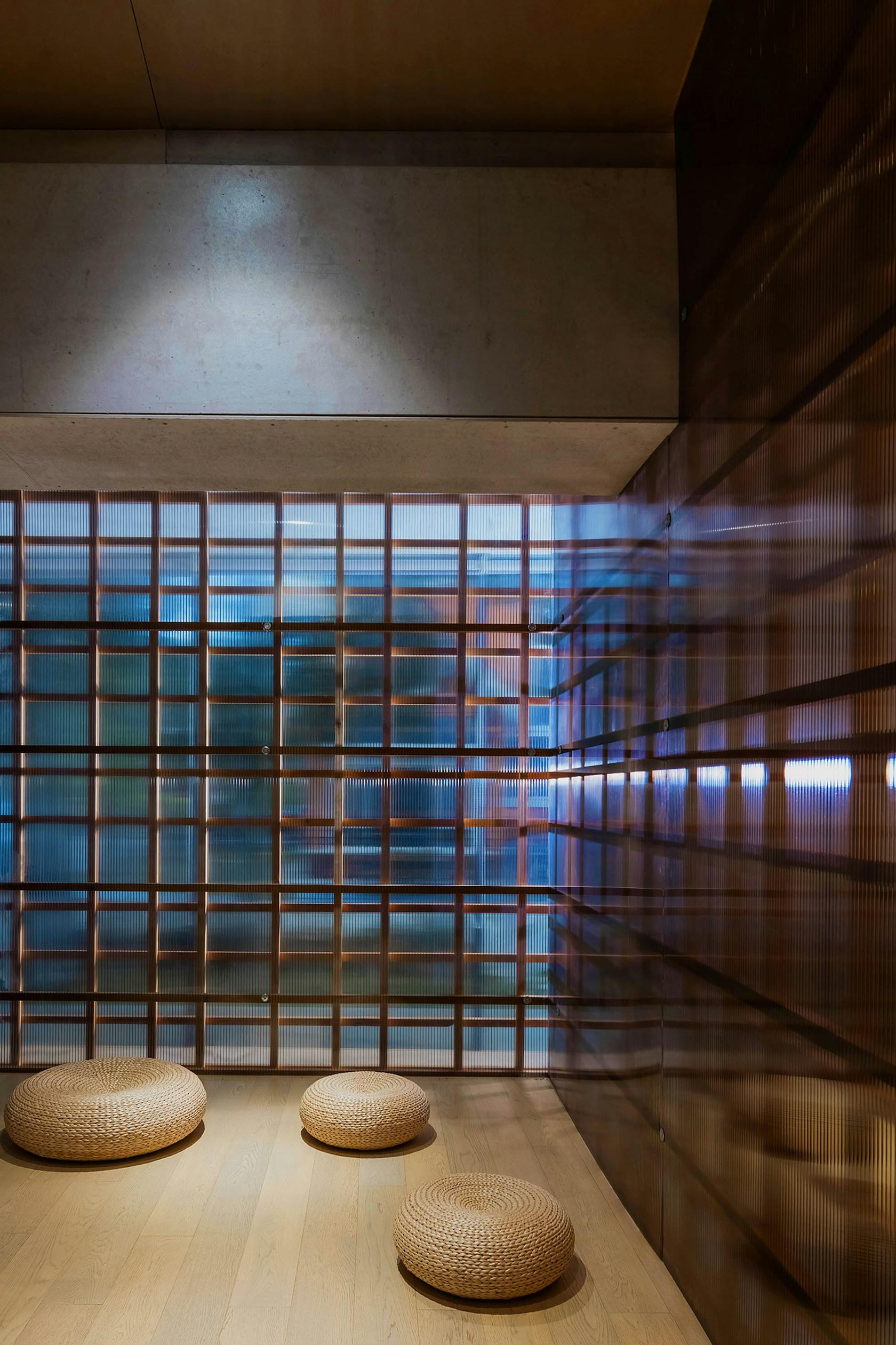 Office design for Blue Moon Films: A Line between Time - image 10