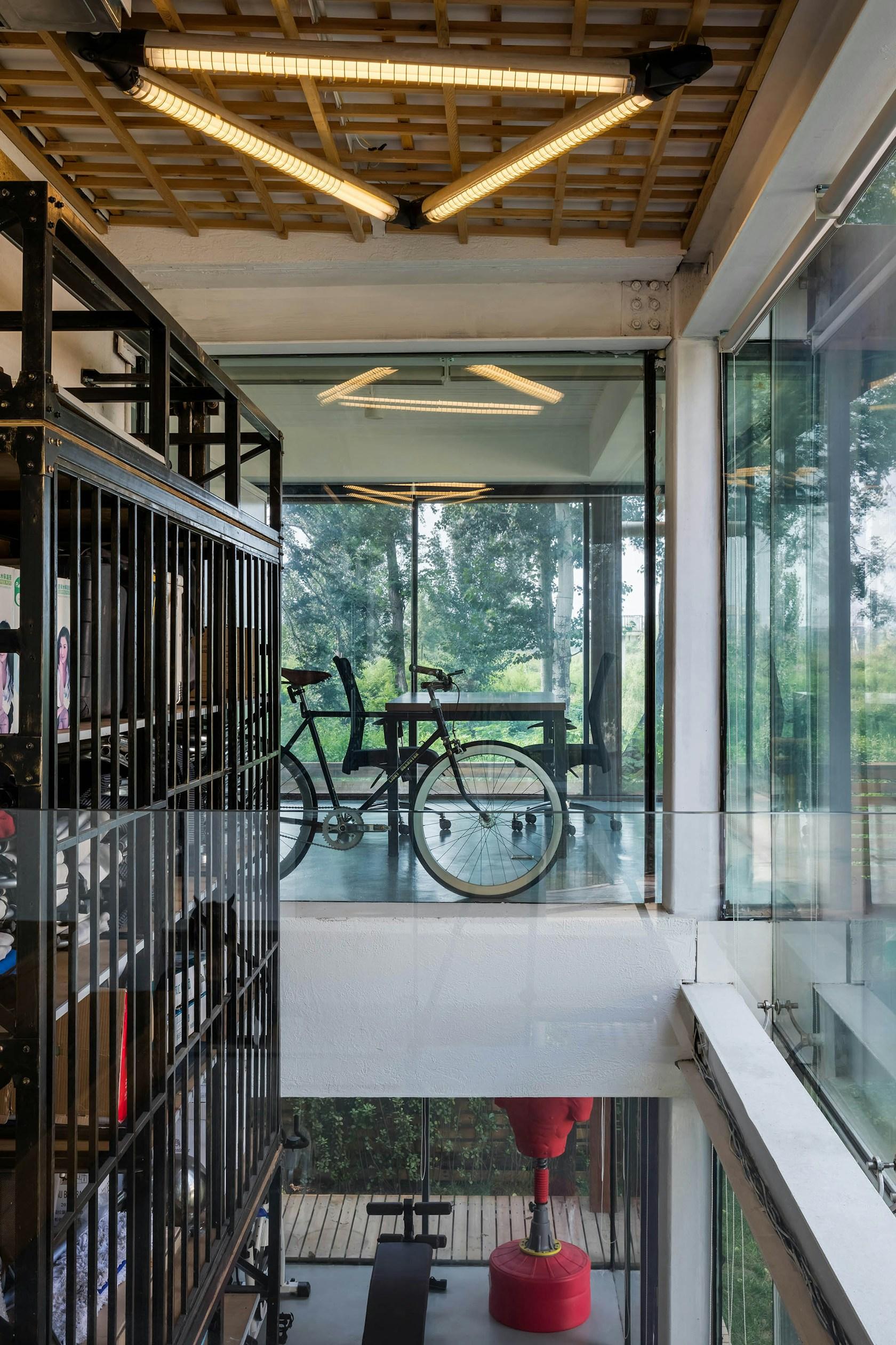 Office design for Blue Moon Films: A Line between Time - image 16