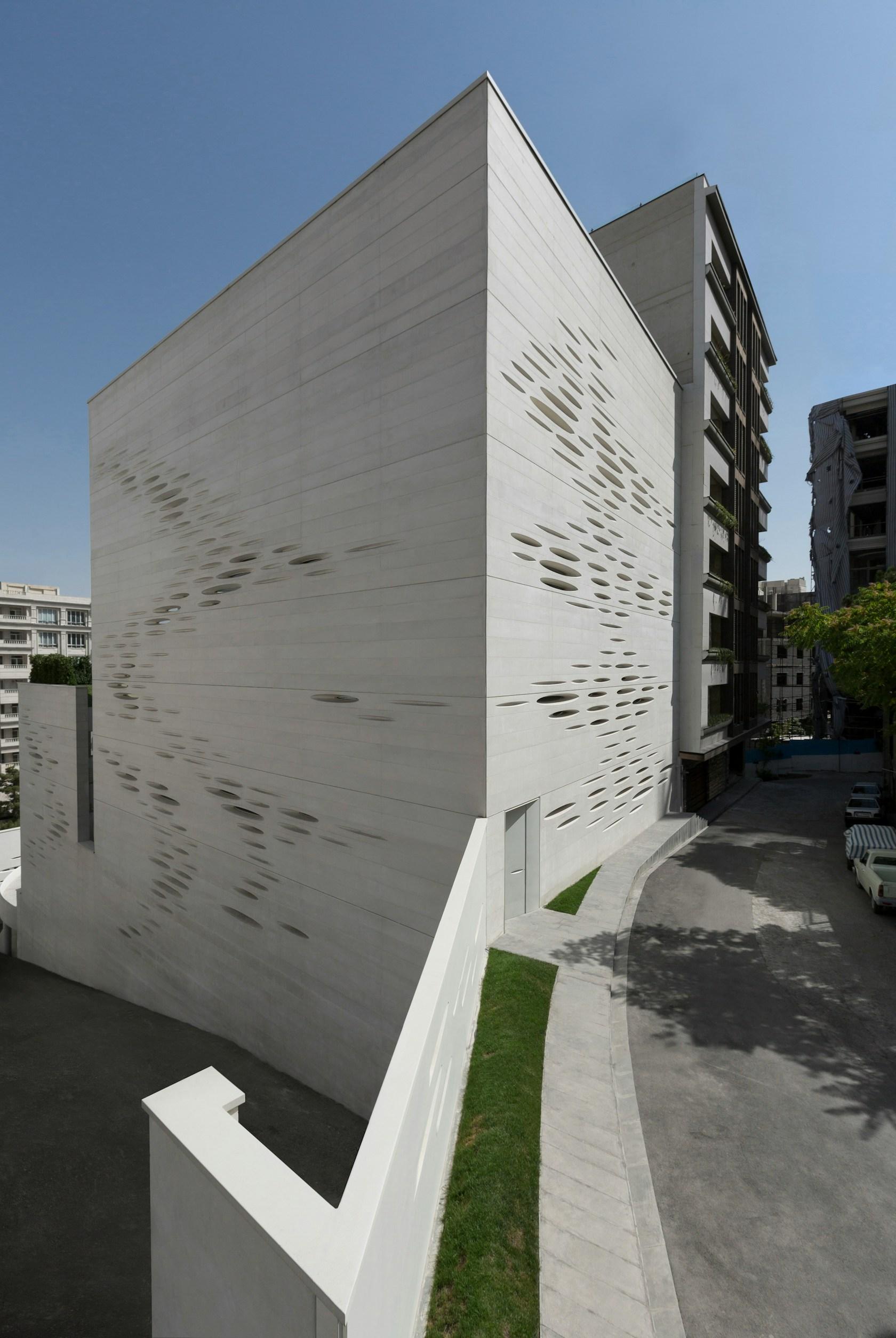 Rowzan residence - image 10