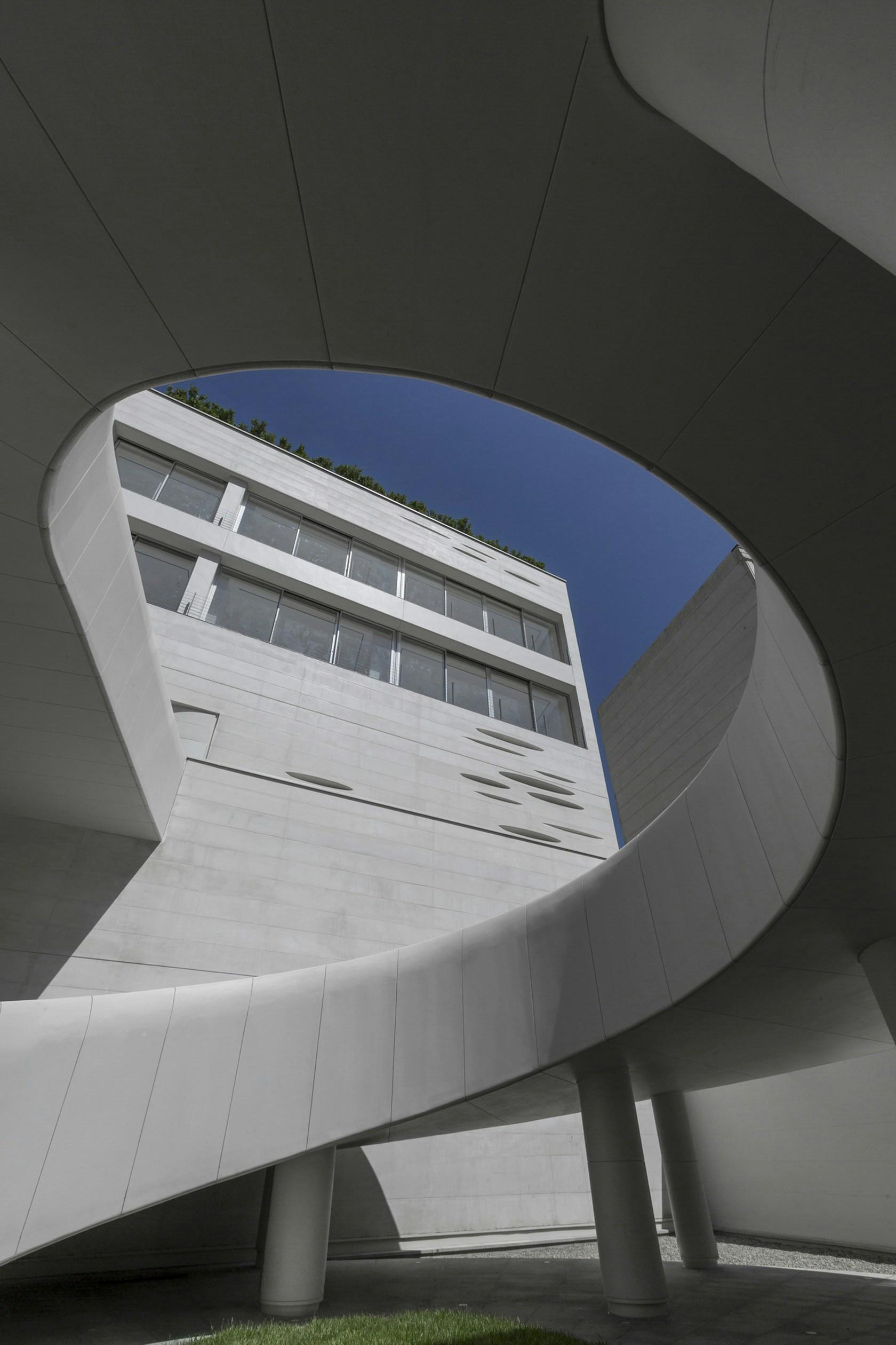 Rowzan residence - image 12