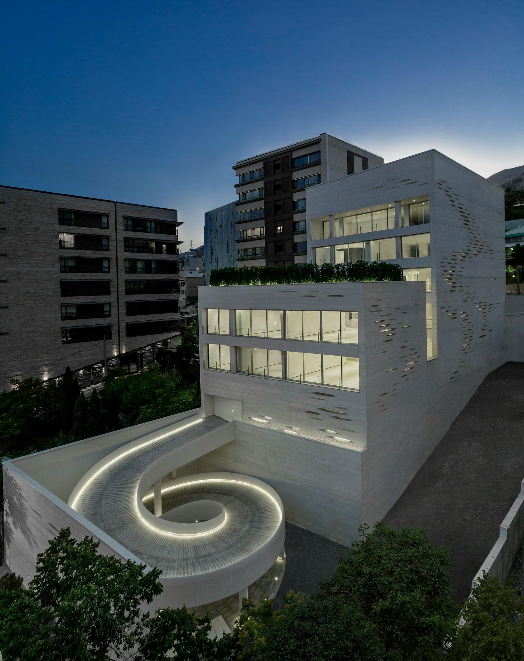Rowzan residence - image 13