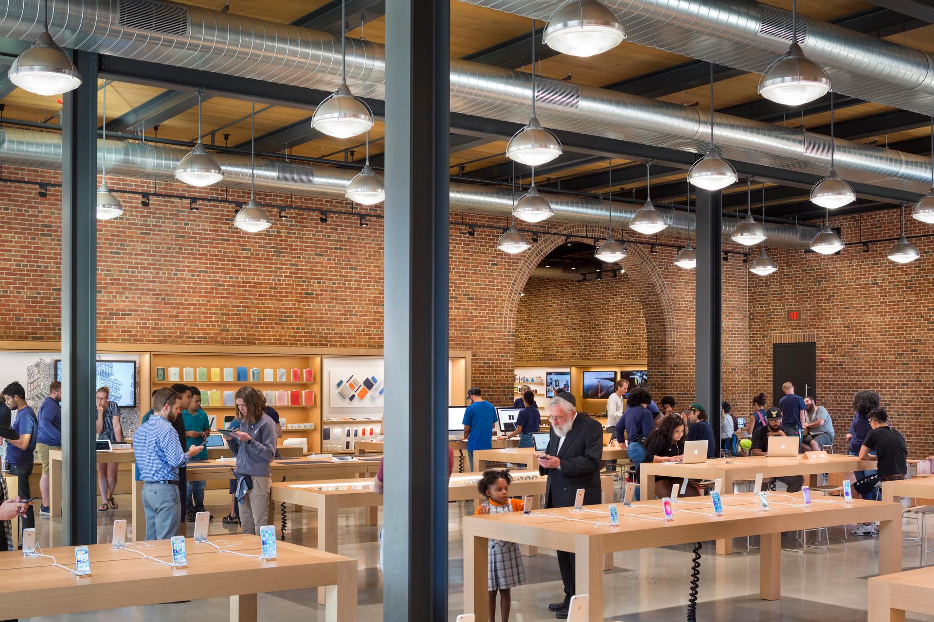 Apple Store, Williamsburg - image 9