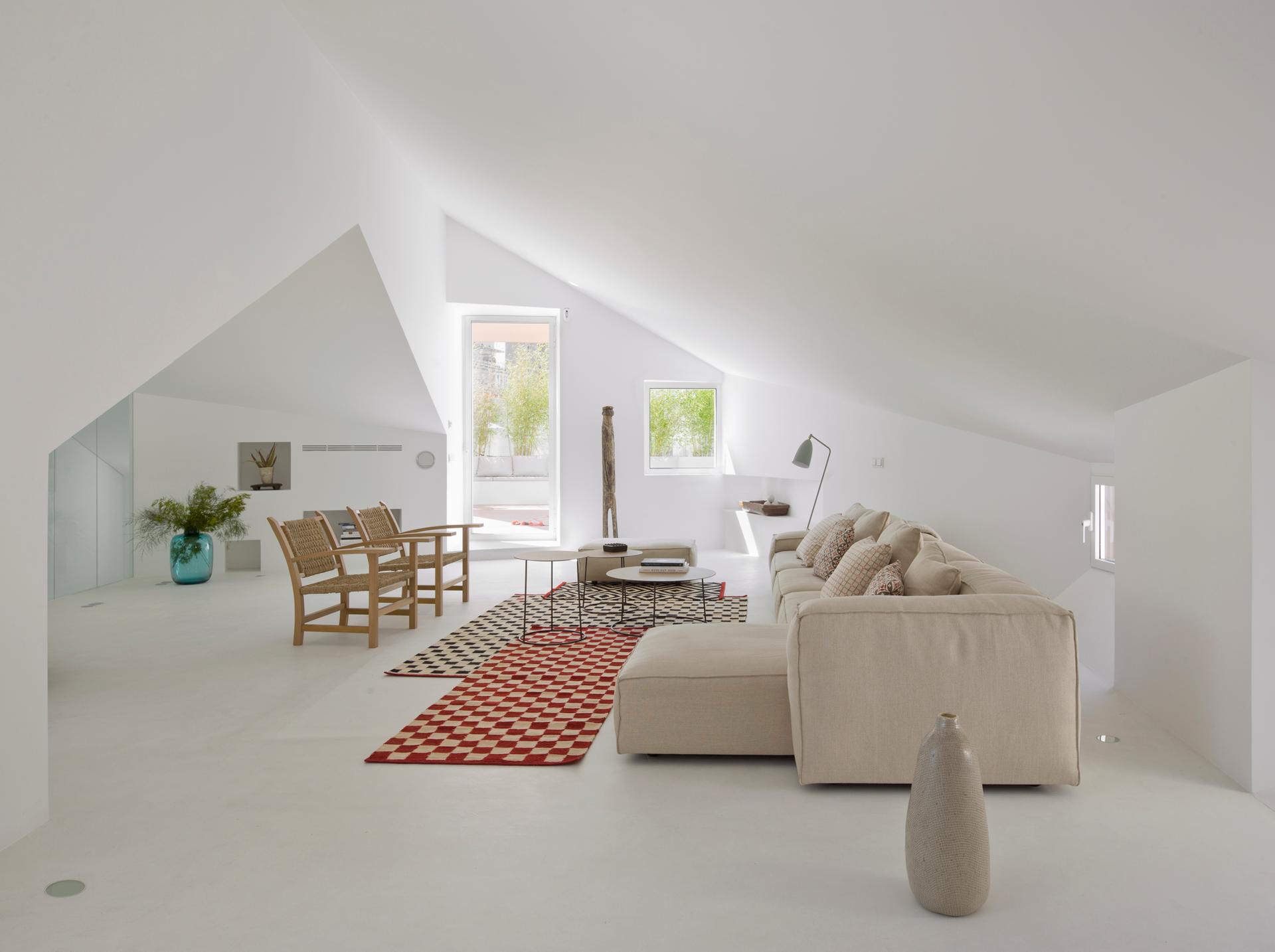 COMPREHENSIVE RENOVATION IN ALCALÁ - image 2