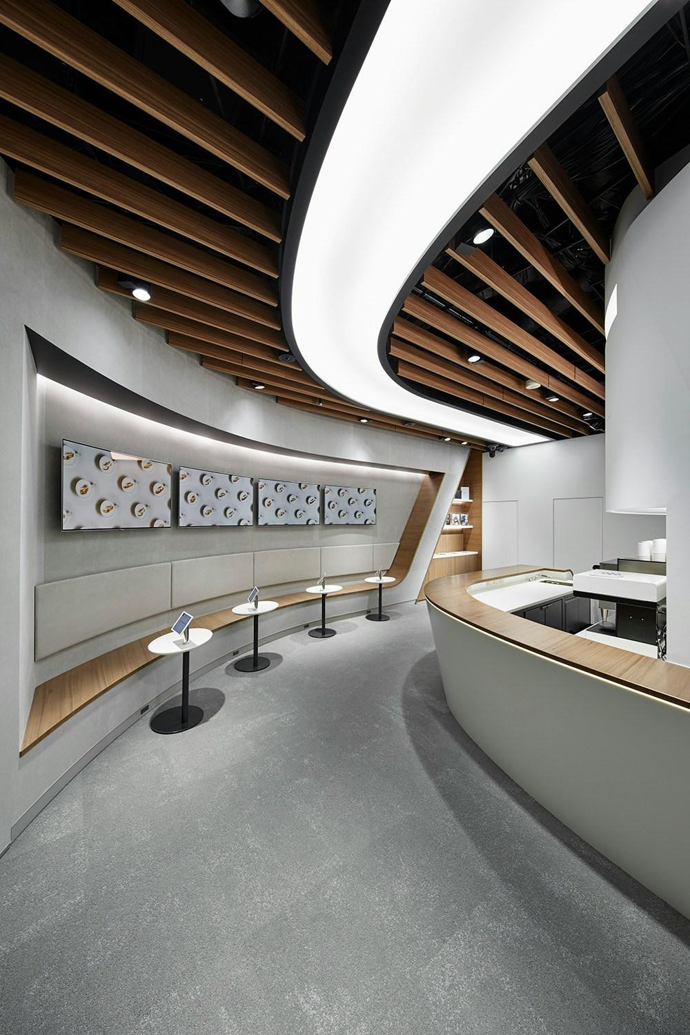 Nissan Crossing Experience Center - image 9