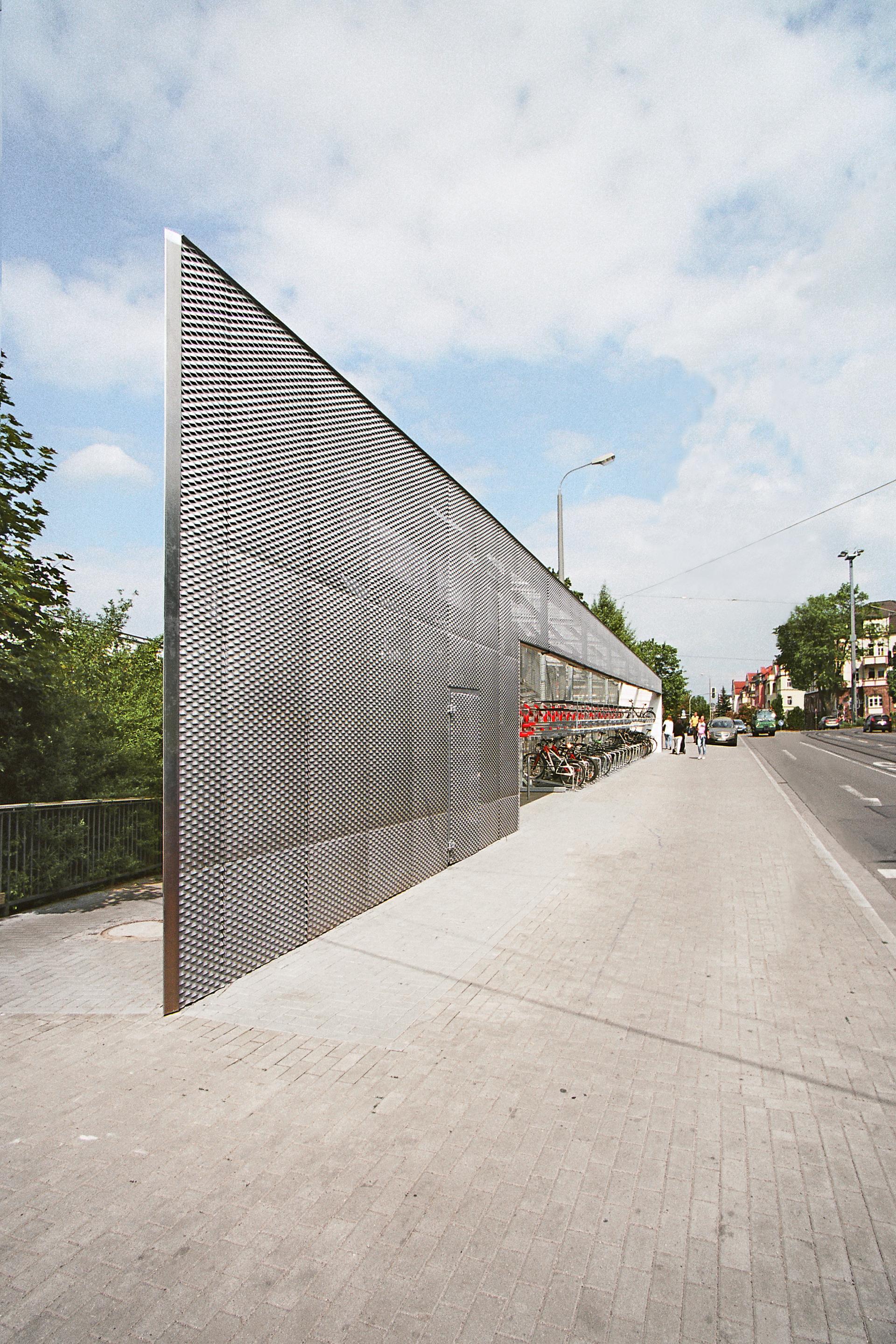 2Bicycle Station ICE Bahnhof Erfurt - image 3