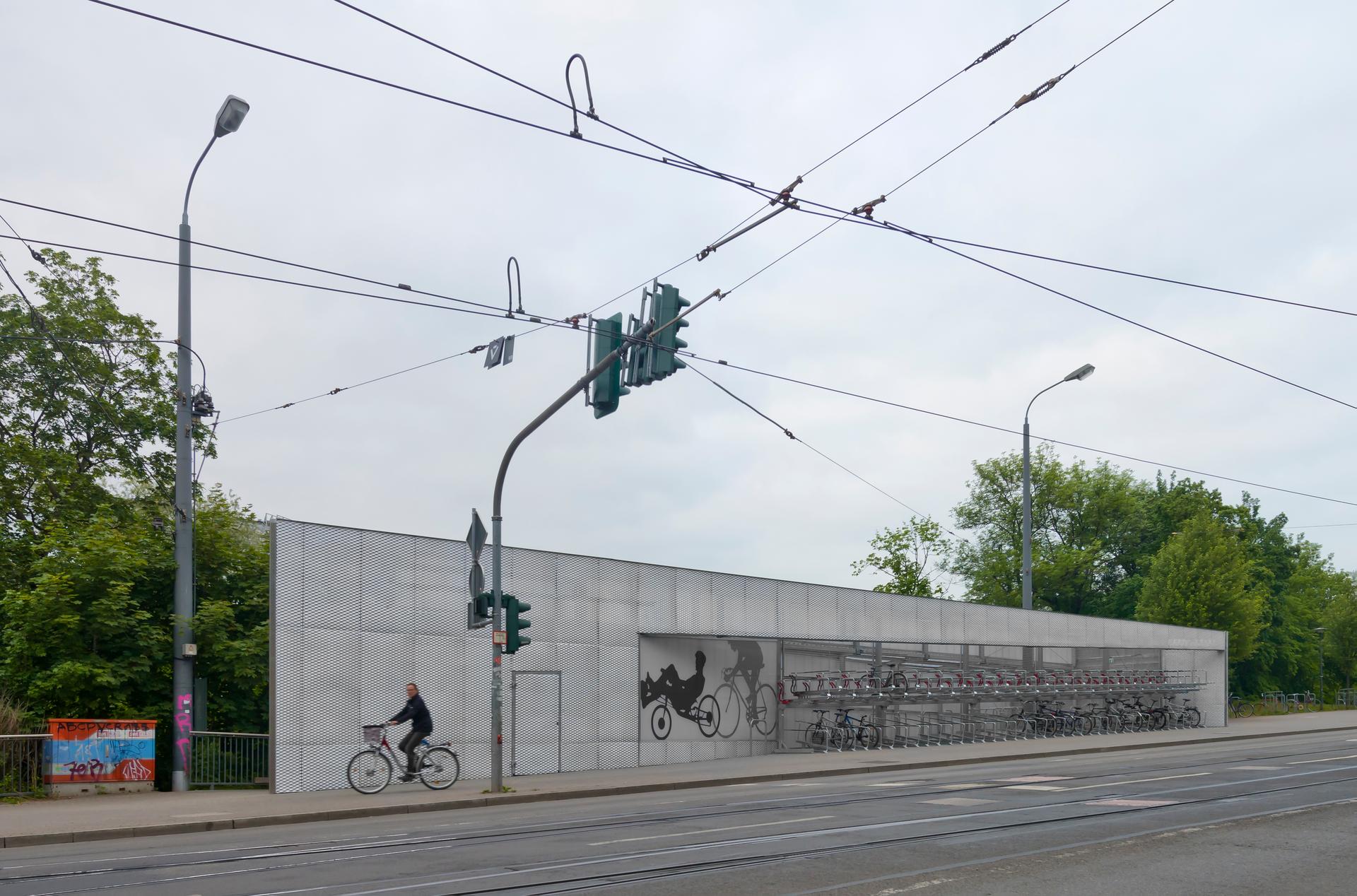 2Bicycle Station ICE Bahnhof Erfurt - image 4