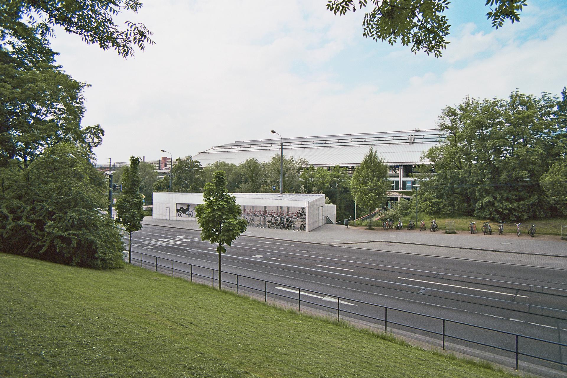 2Bicycle Station ICE Bahnhof Erfurt - image 5