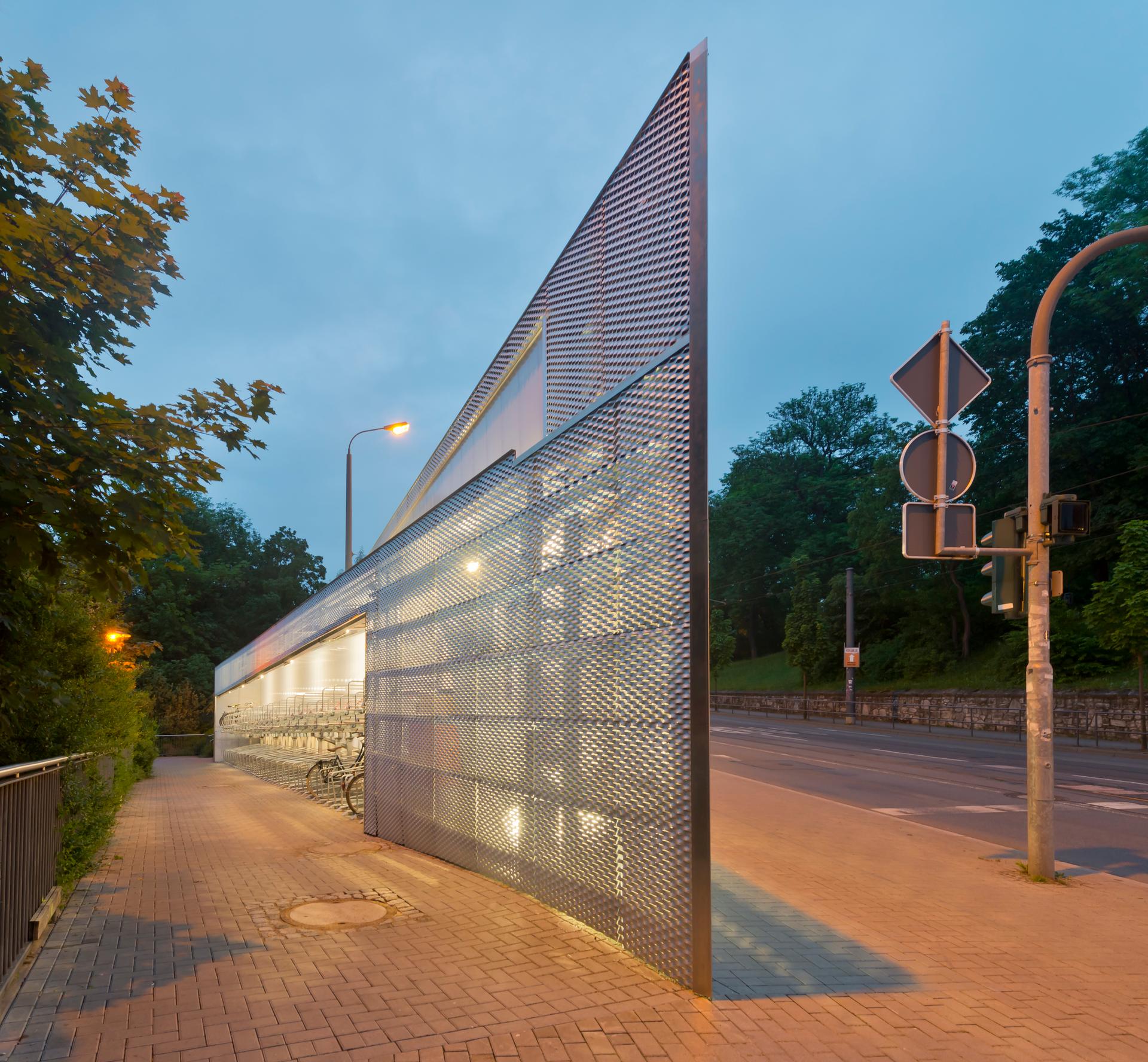 2Bicycle Station ICE Bahnhof Erfurt - image 8
