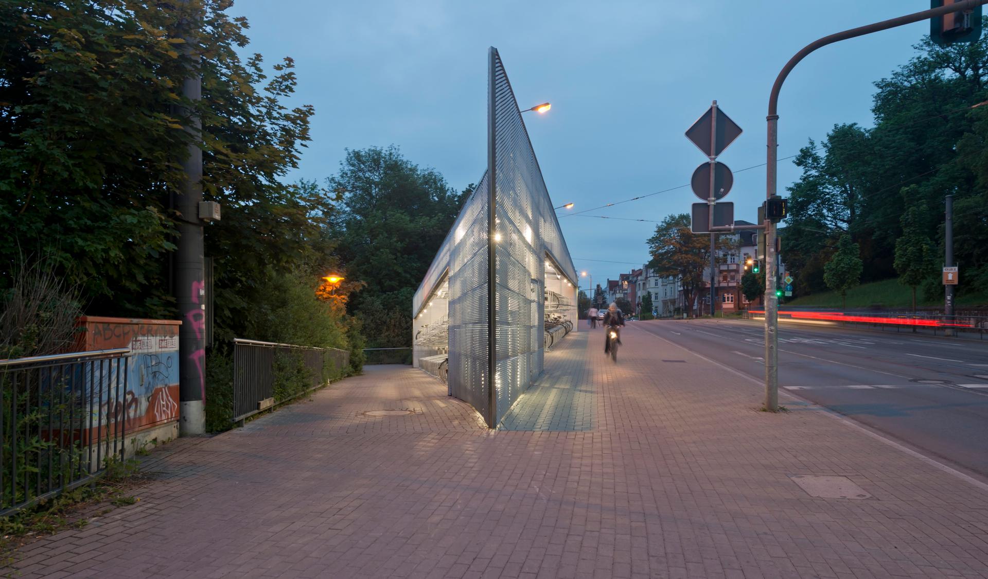 2Bicycle Station ICE Bahnhof Erfurt - image 9
