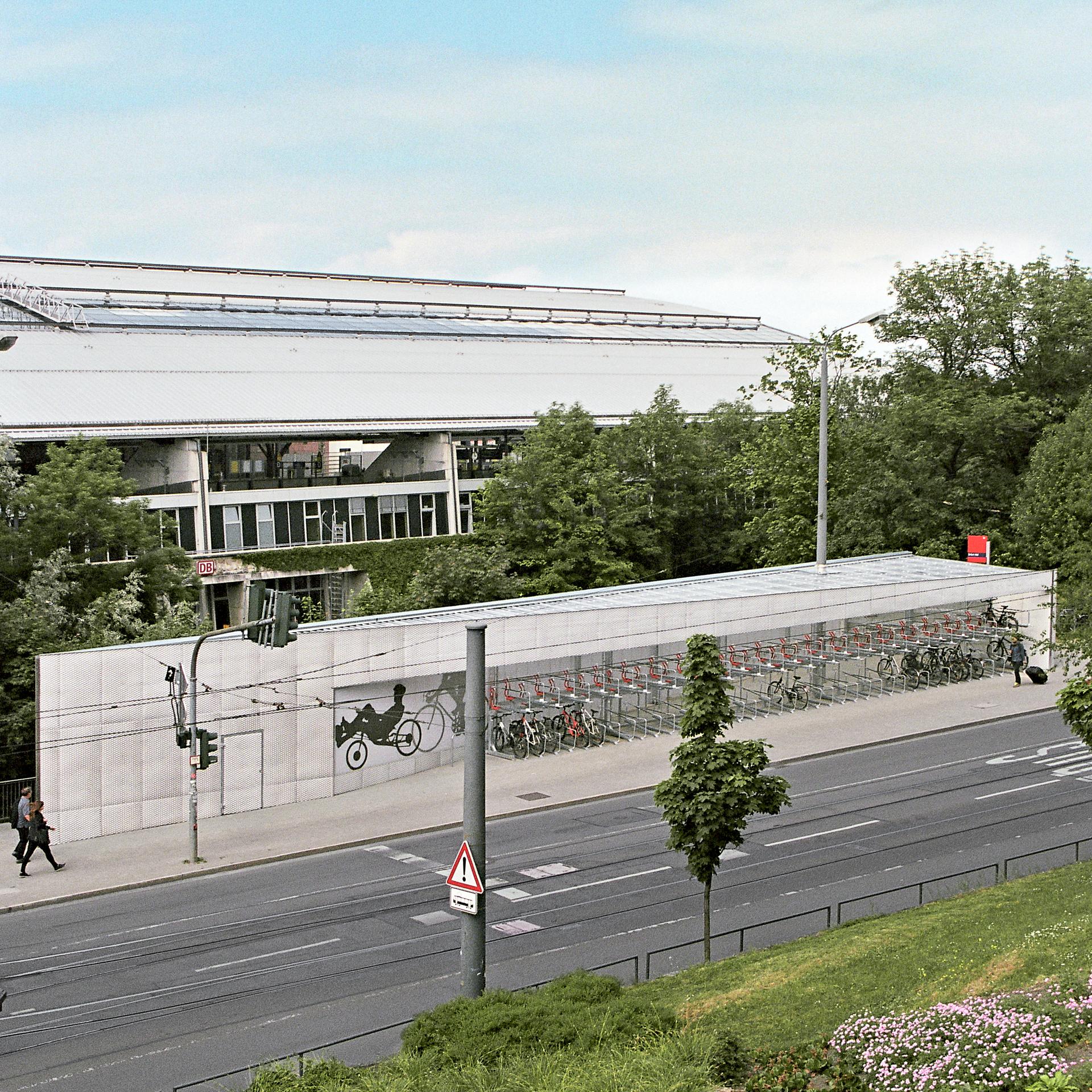 2Bicycle Station ICE Bahnhof Erfurt - image 10