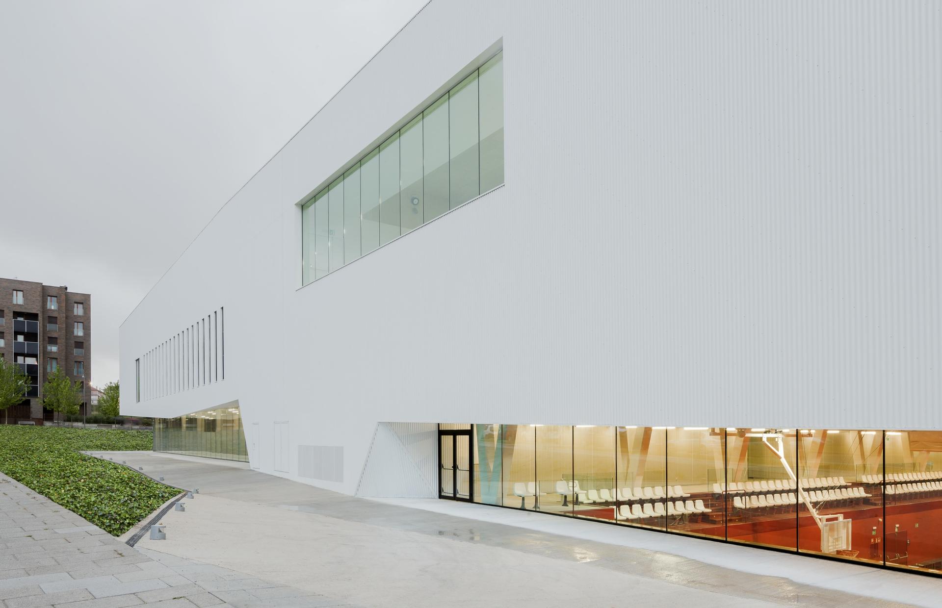 Salburua Civic Center - image 3