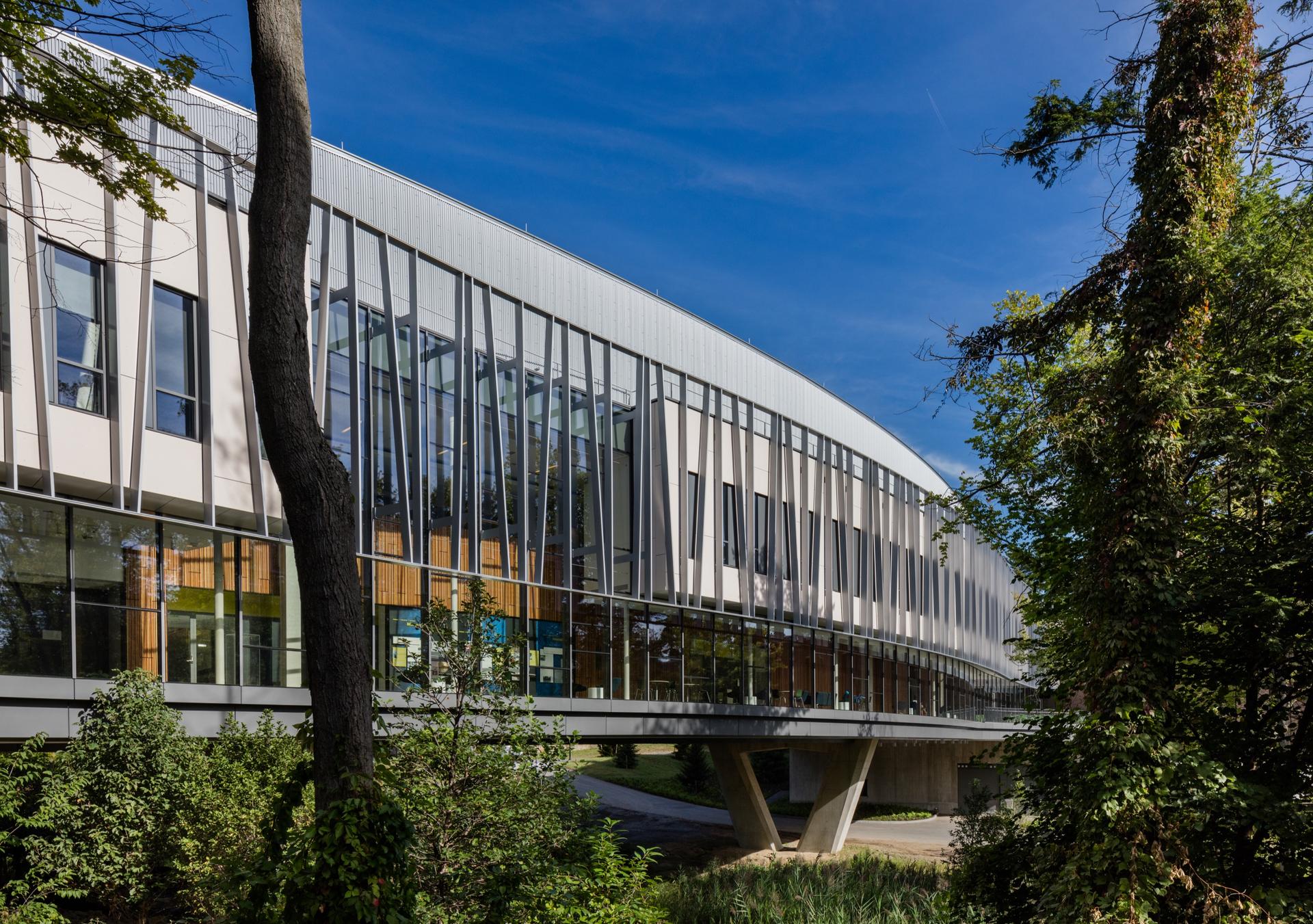 Bridge for Laboratory Sciences building, Vassar College, Integrated Science Center - image 2