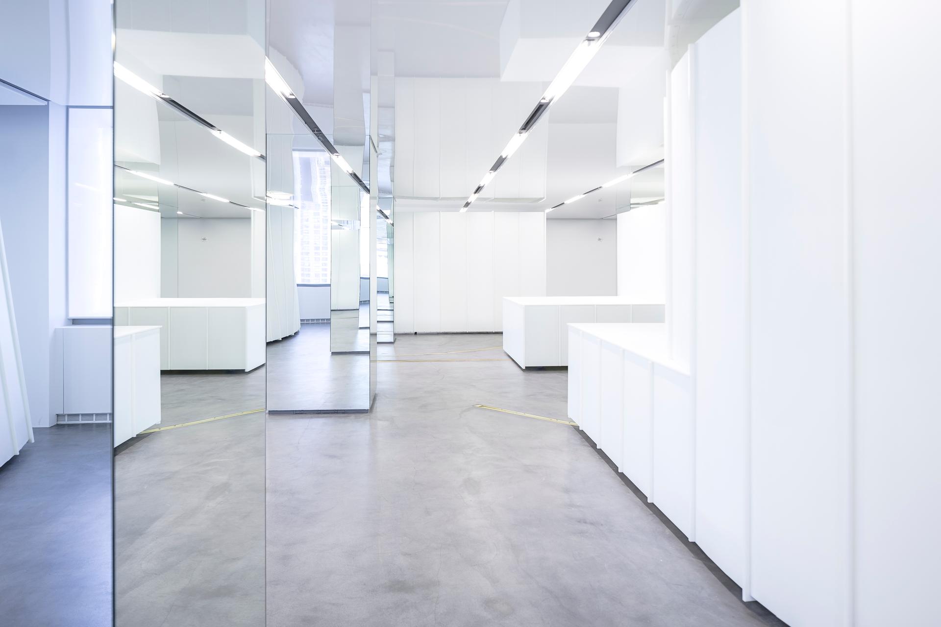 Versace Showroom - image 3