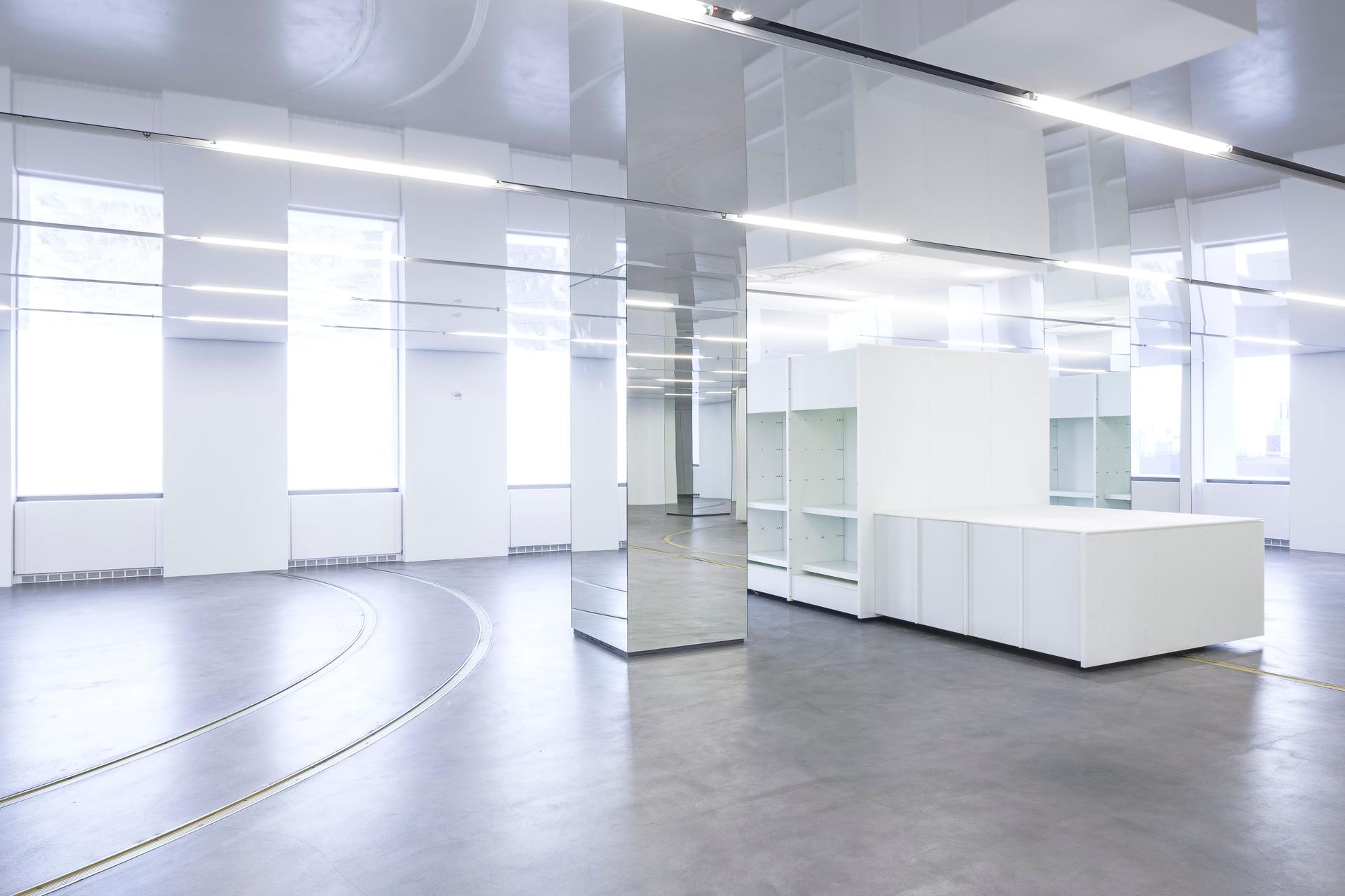 Versace Showroom - image 7