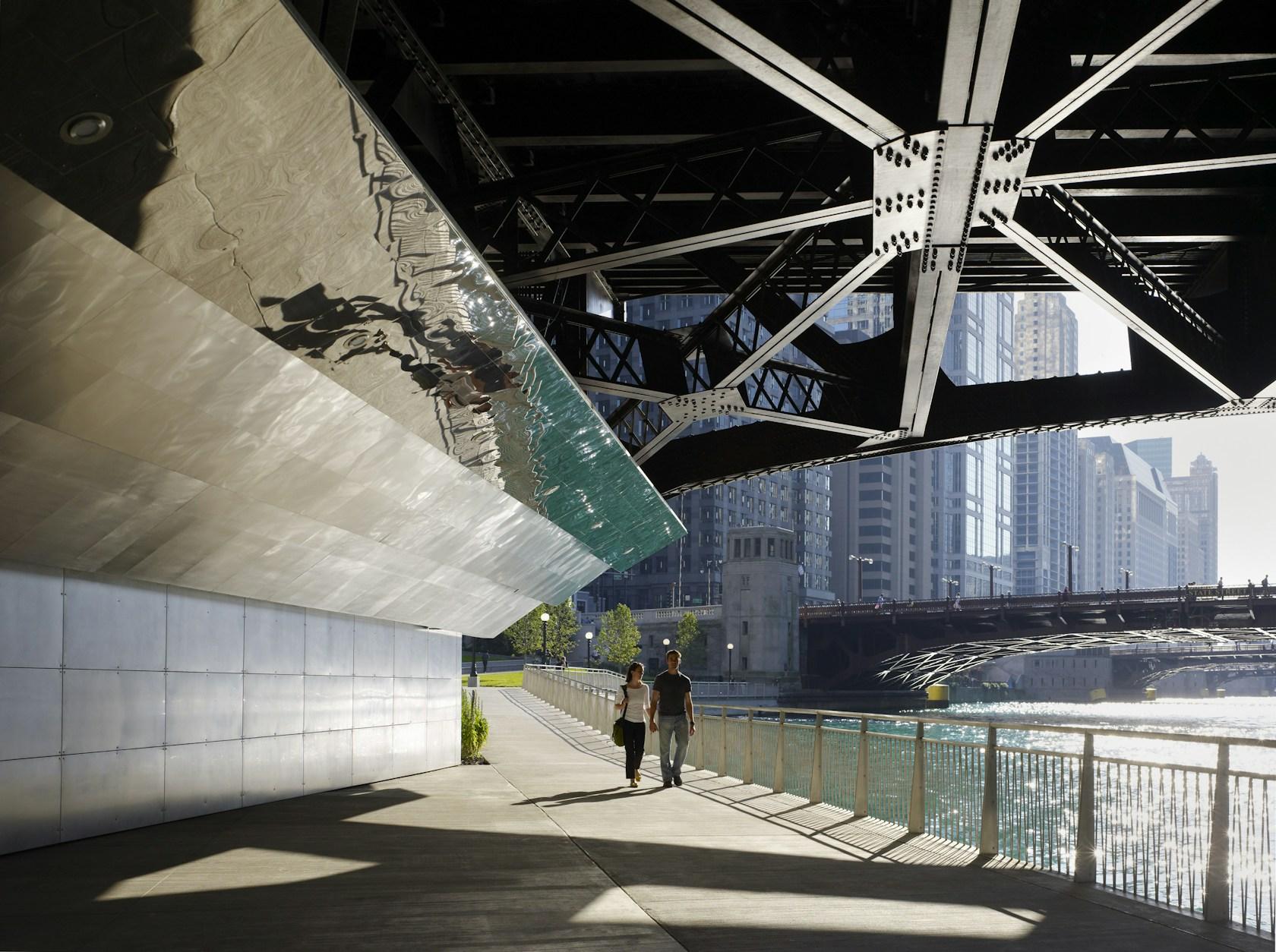 Chicago Riverwalk - image 6