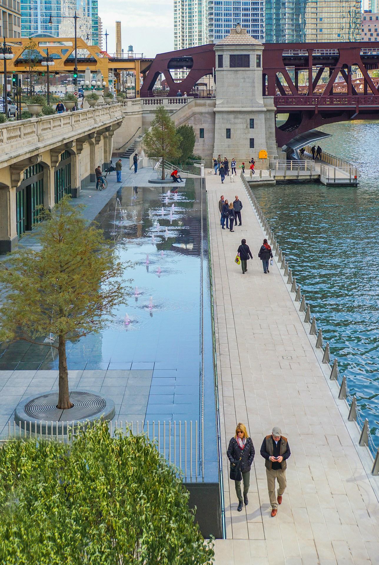 Chicago Riverwalk - image 15