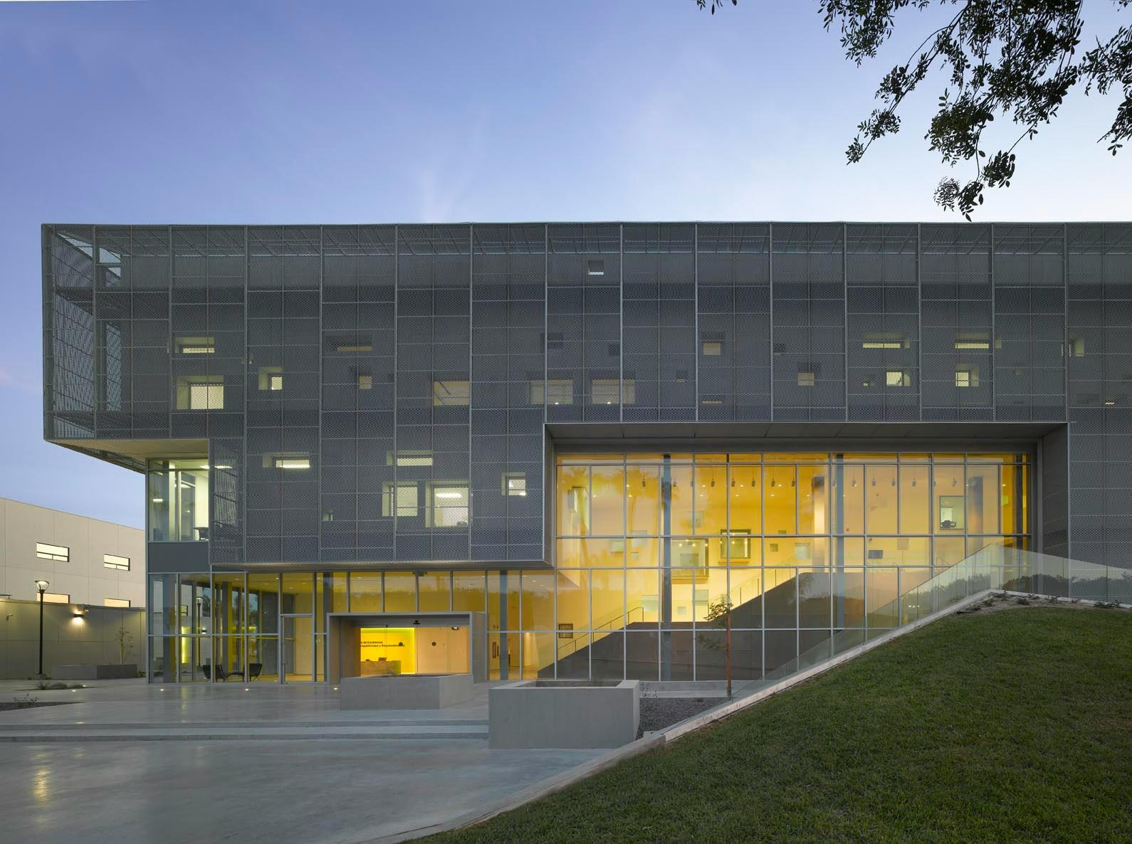 Center for Postgraduate Studies - image 12