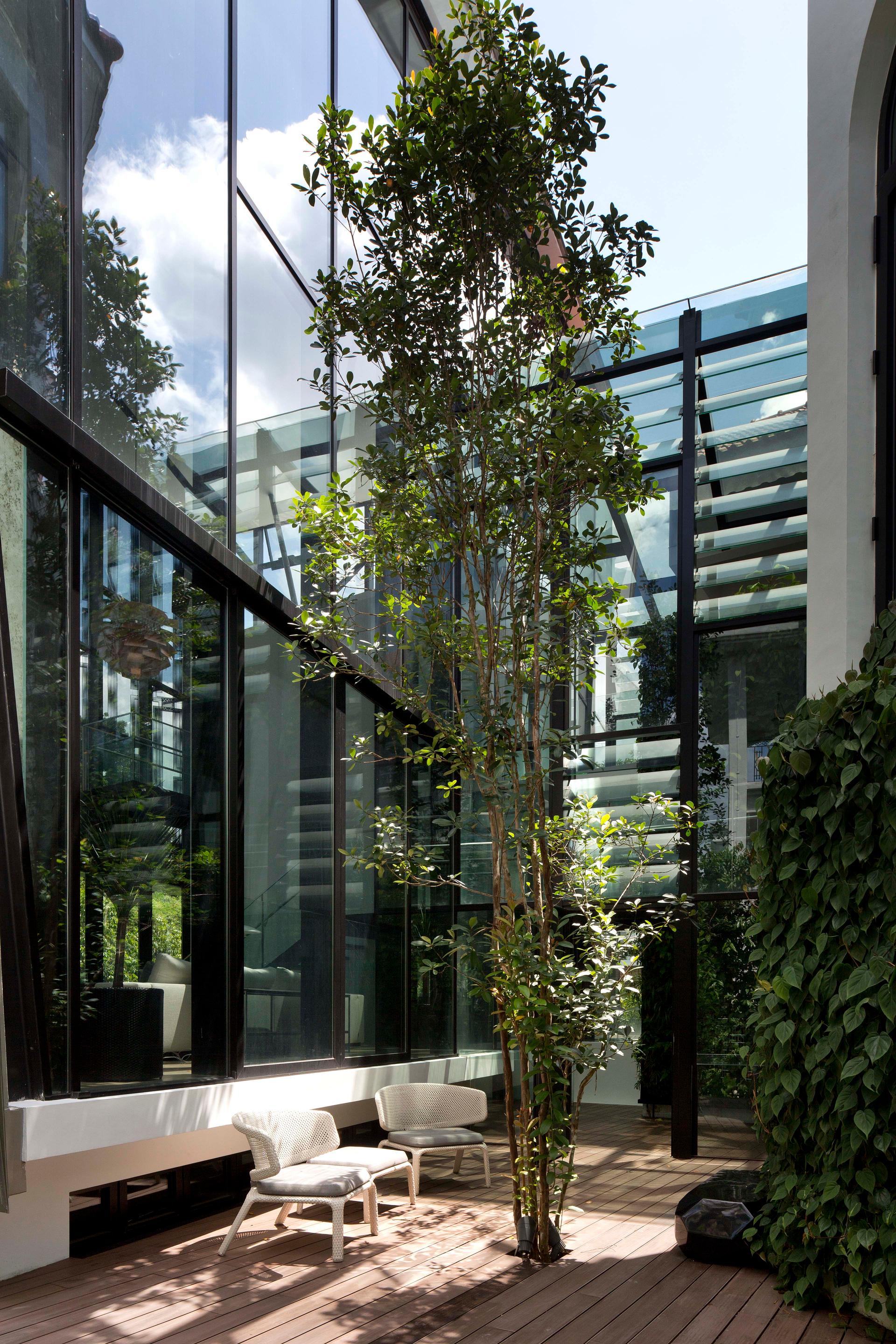 GLASS BRIDGE HOUSE - image 10
