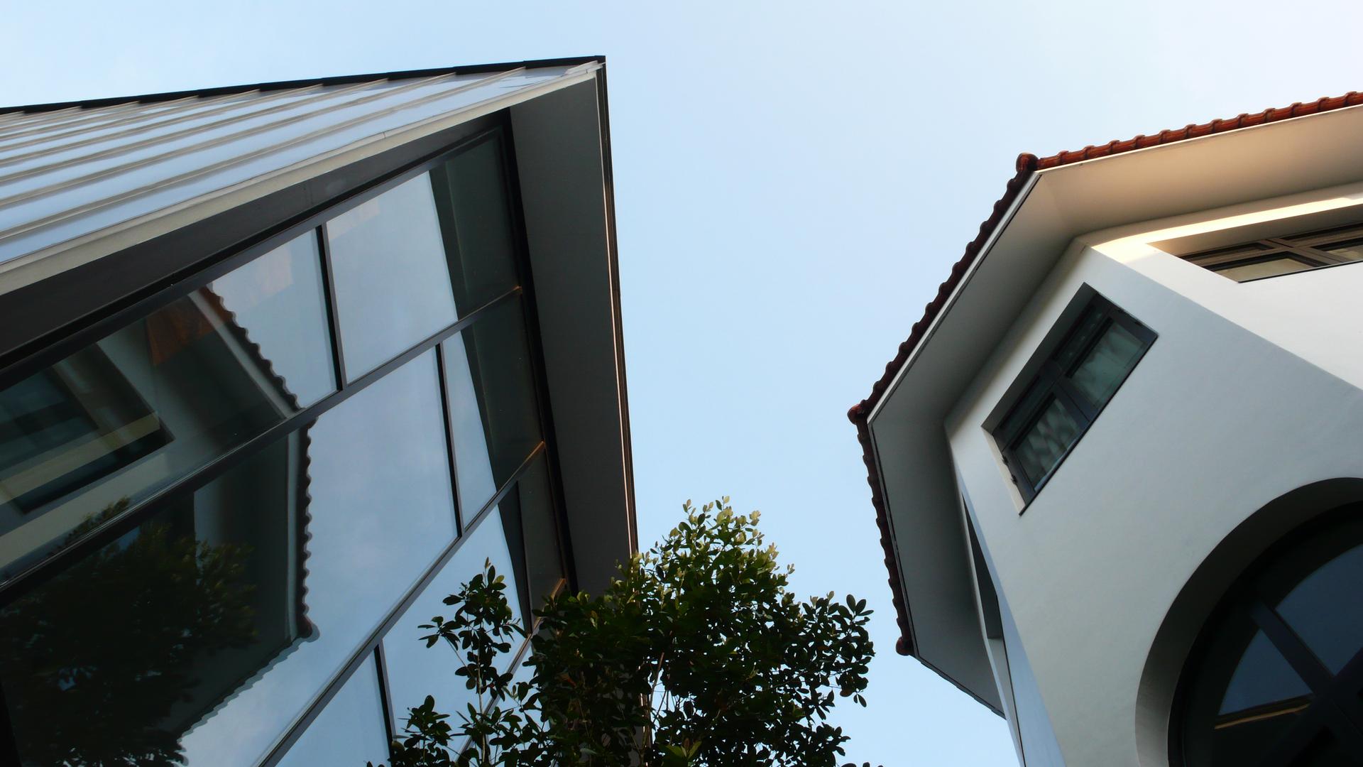 GLASS BRIDGE HOUSE - image 11