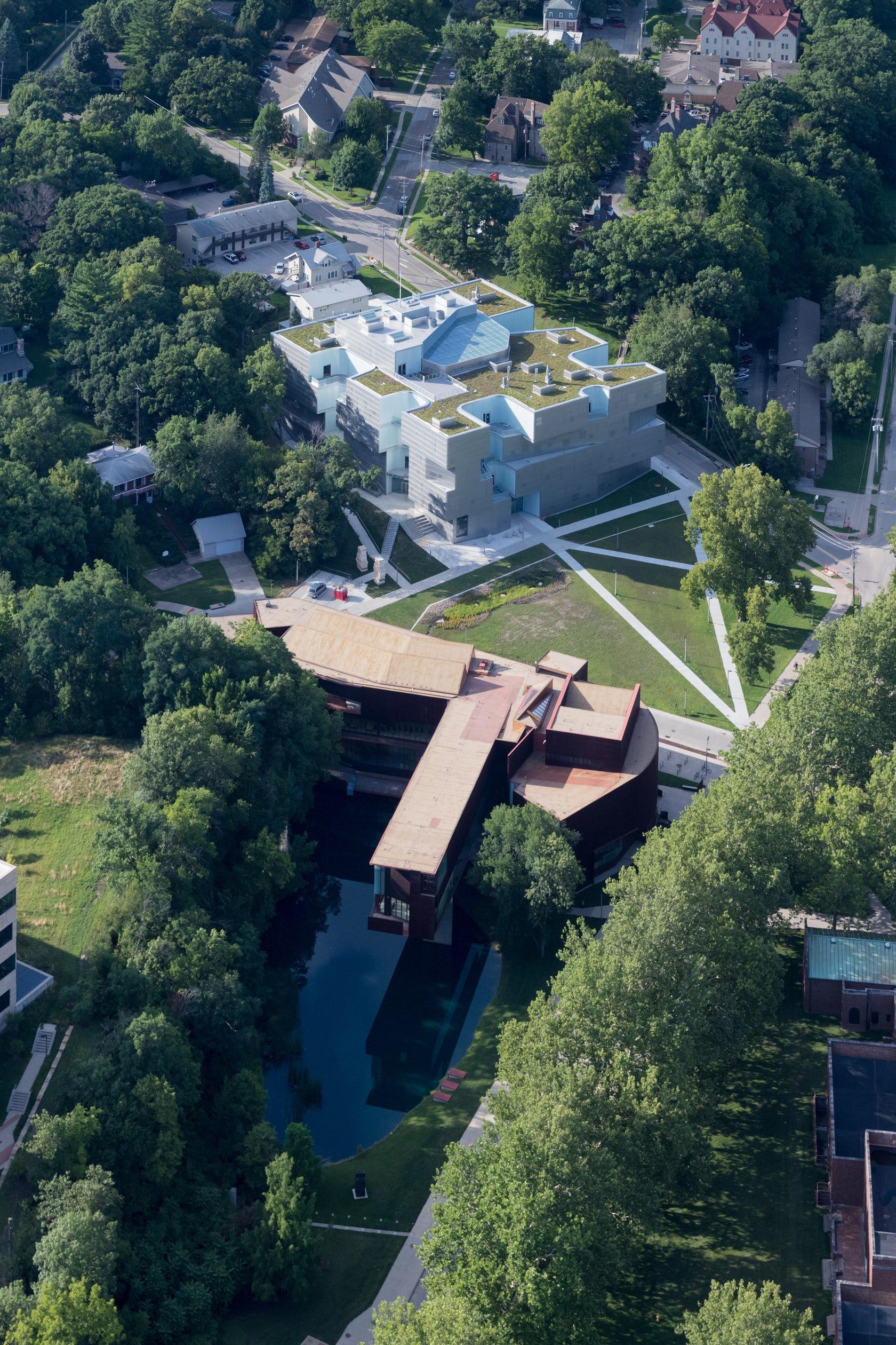 Visual Arts Building, University of Iowa - image 8