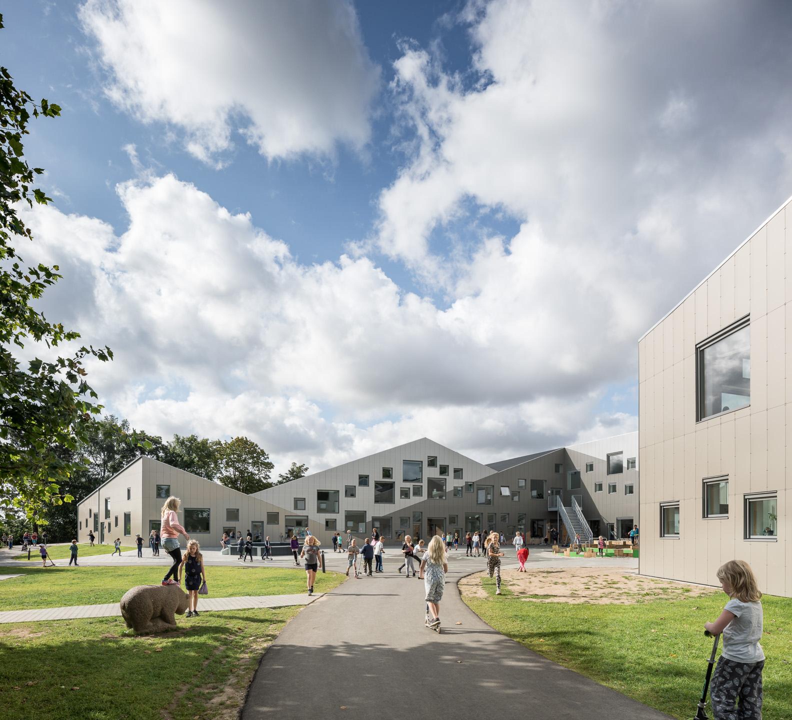 Skovbakke School - image 2