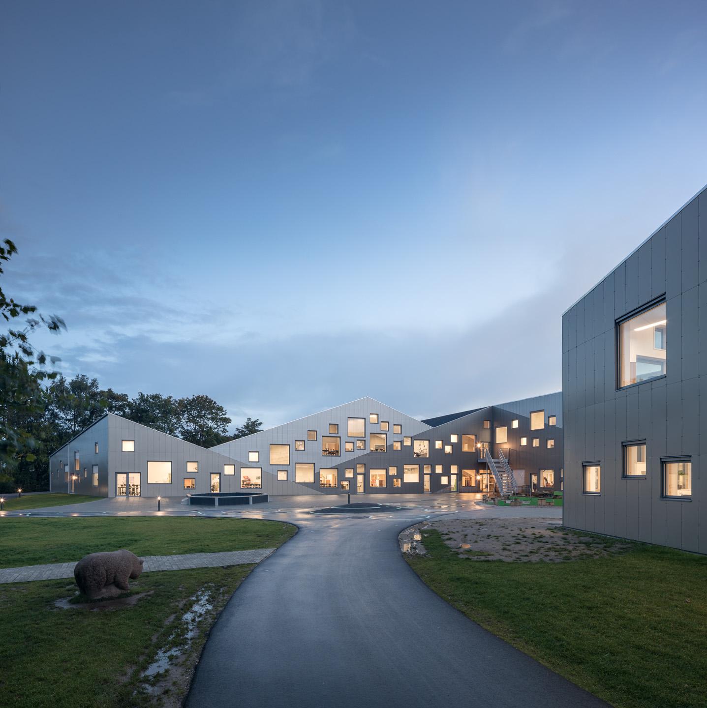 Skovbakke School - image 3