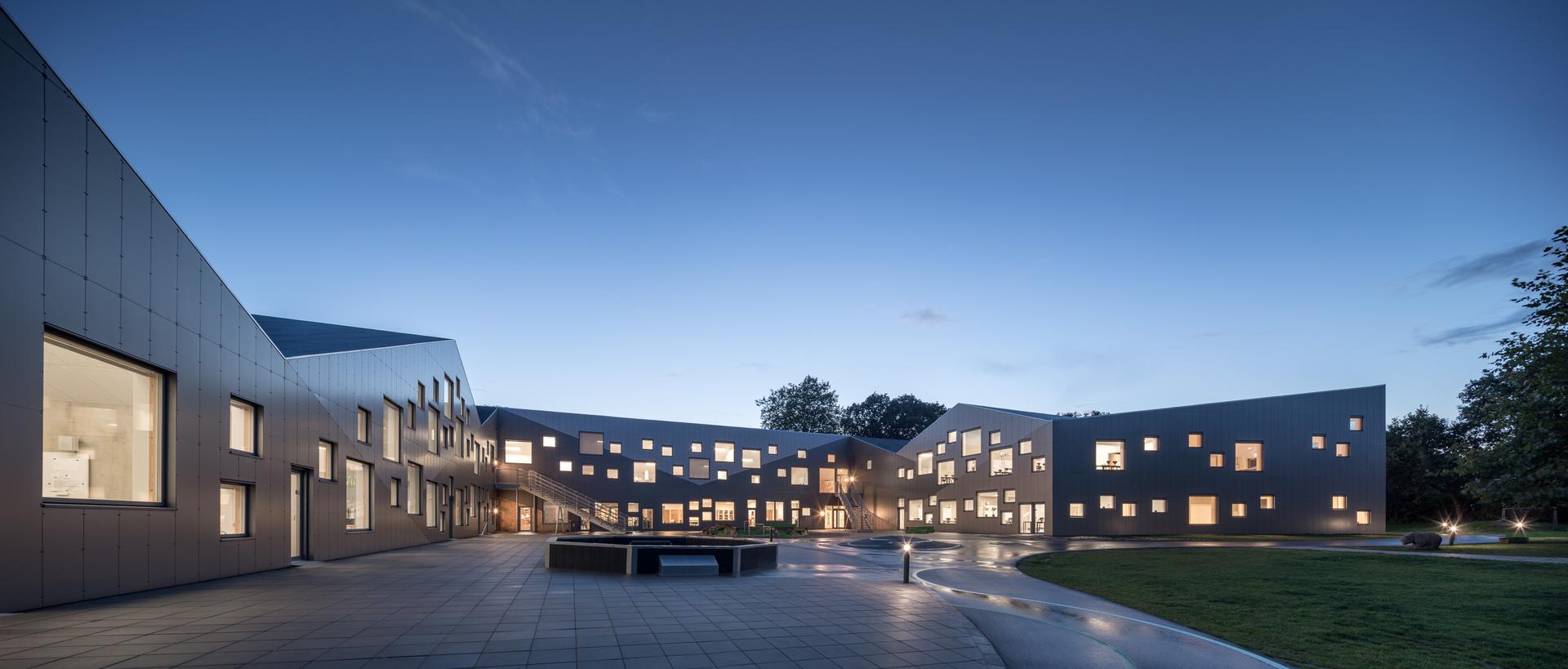 Skovbakke School - image 5