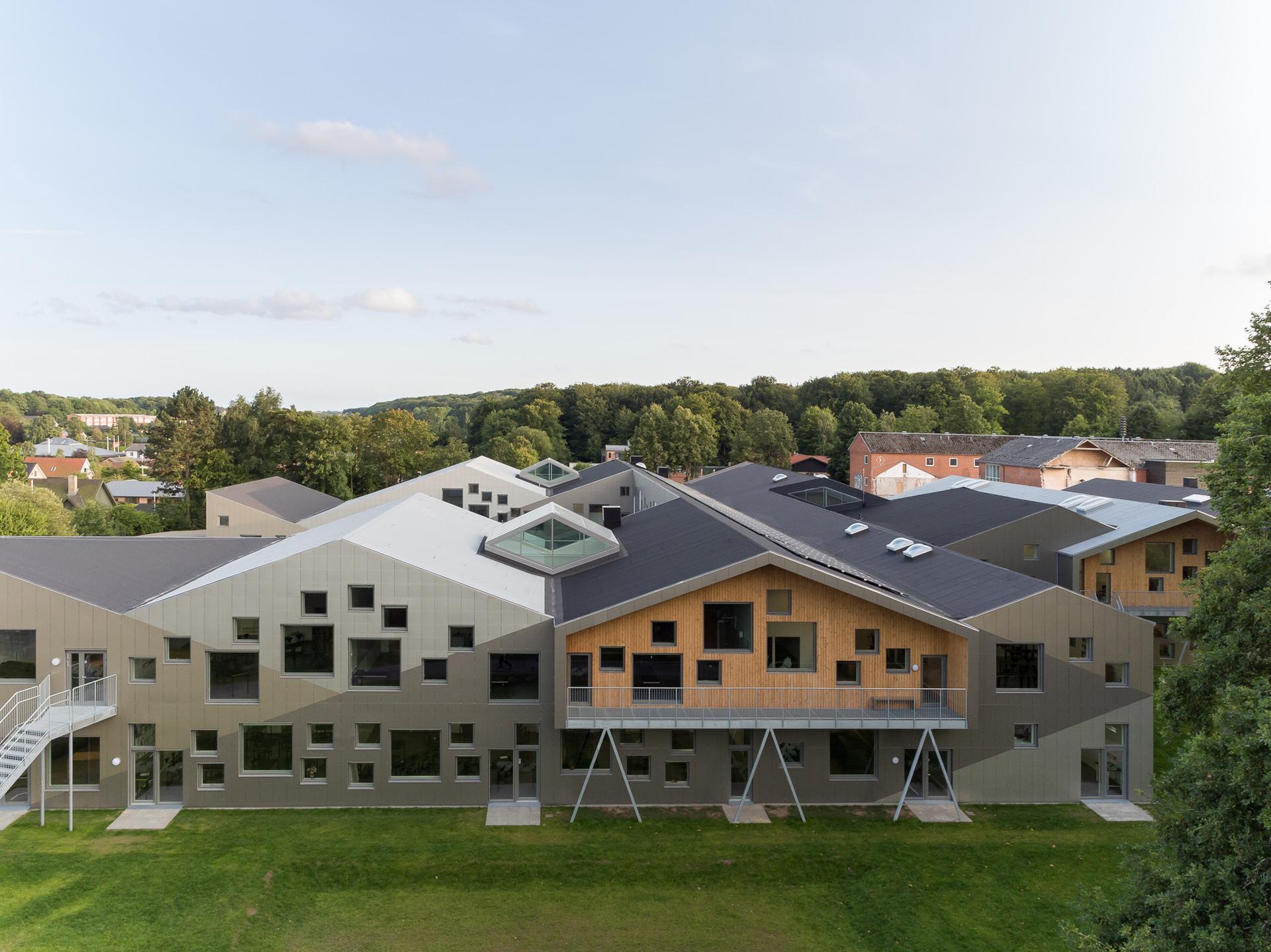 Skovbakke School - image 9