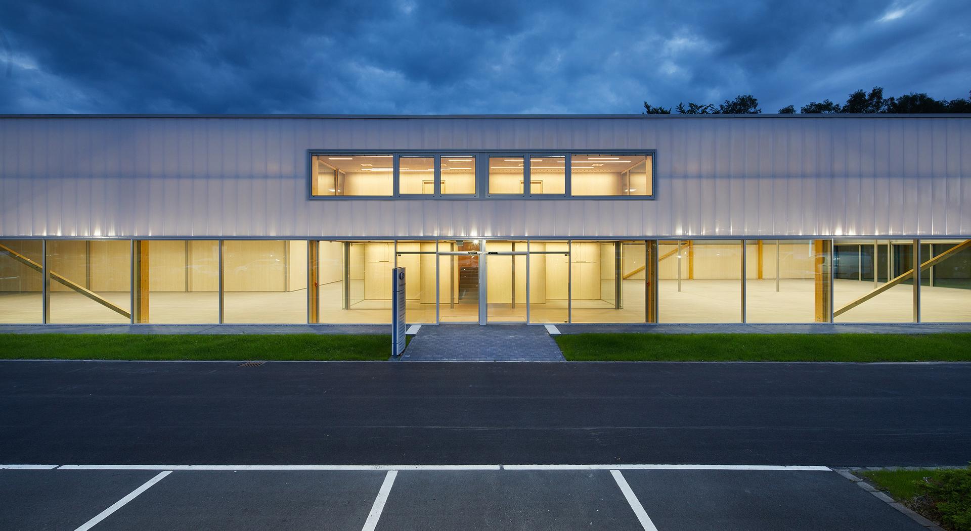 Car Showroom Halle - image 3