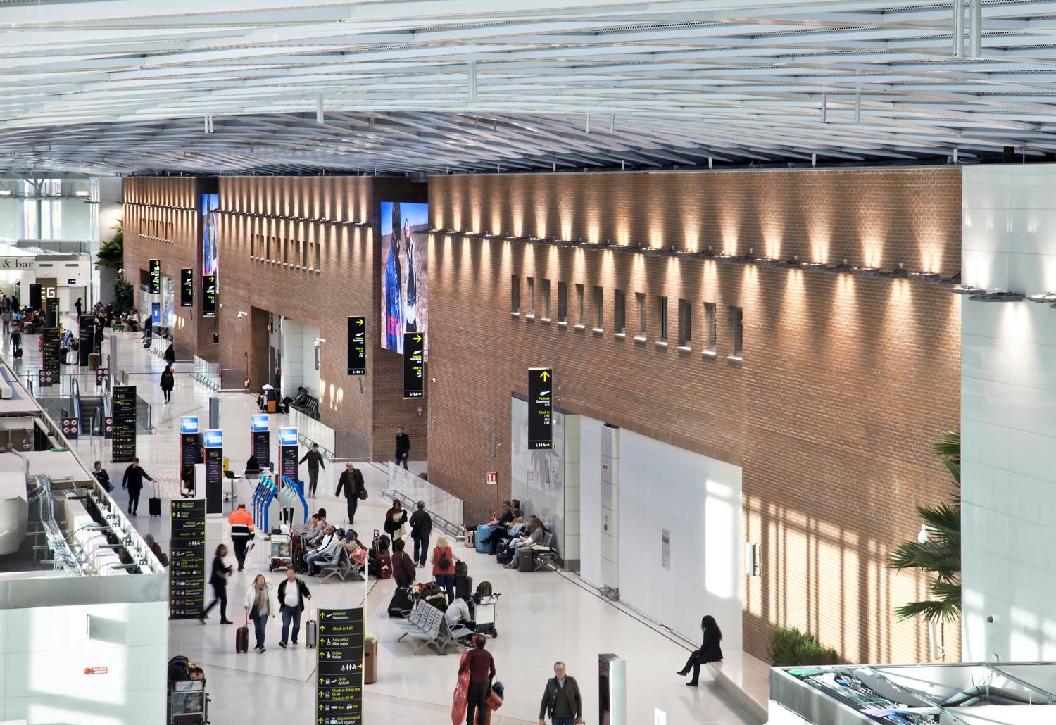 Venice Marco Polo International Airport: Passenger Terminal Refurbishment and Extension Lot 1 - image 2
