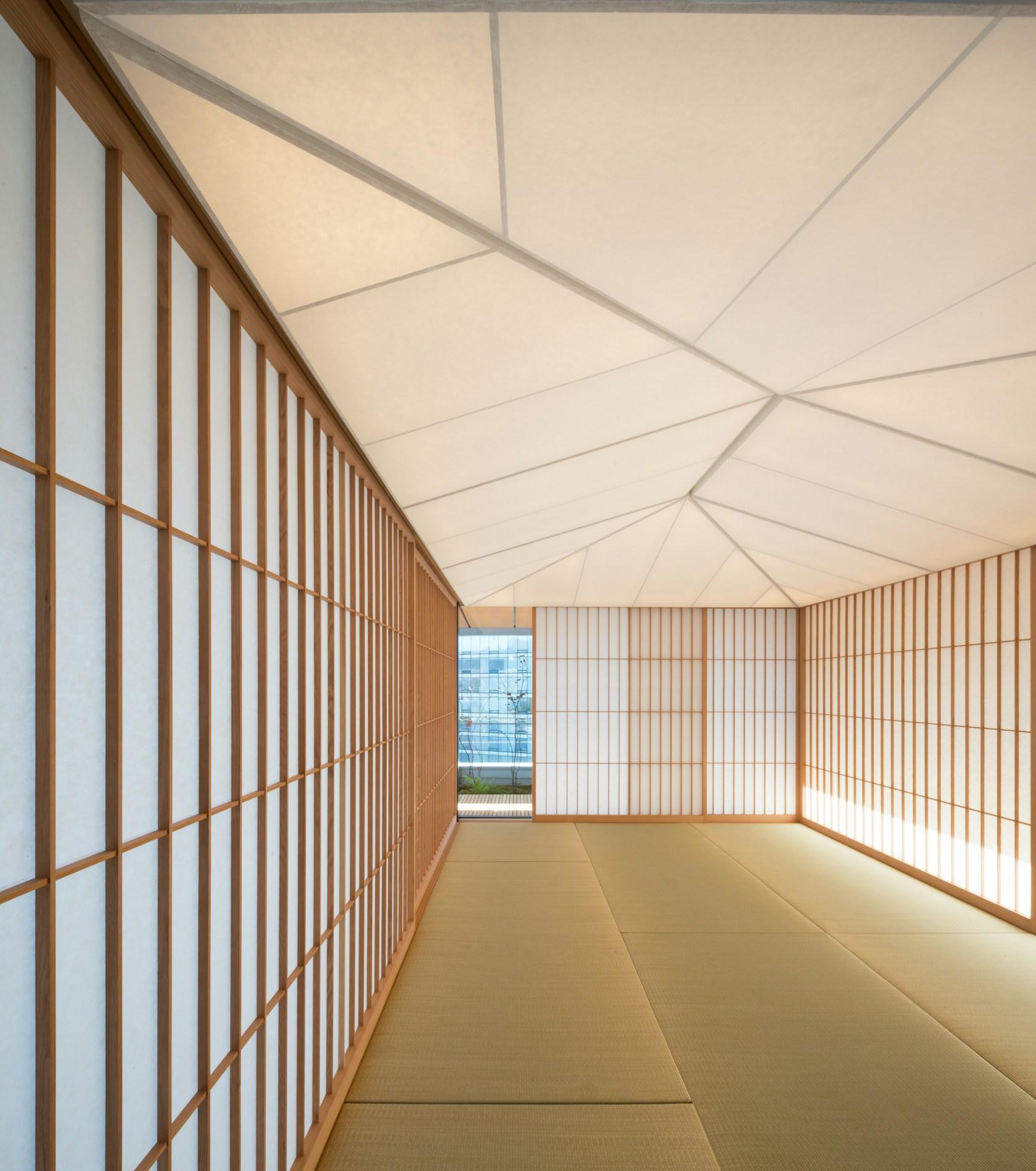 Teahouse in Coal Harbour - image 9