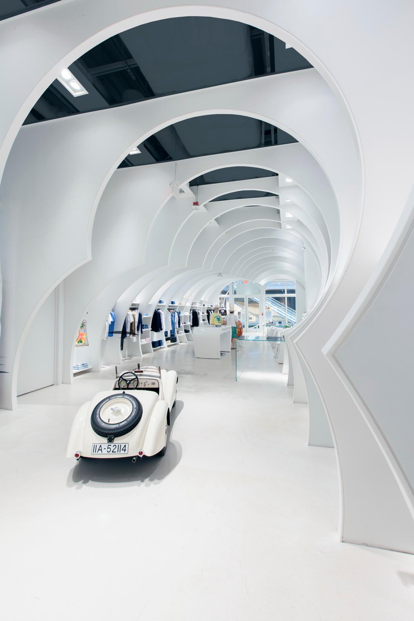 CONCEPT STORE IN MIAMI - image 3