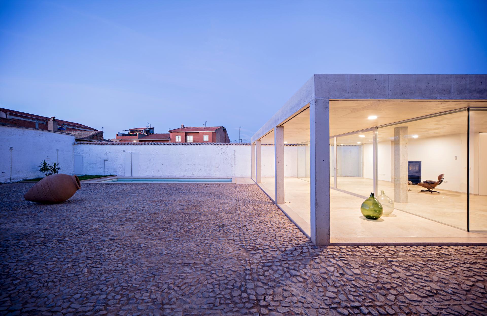 House Between Old Mud Walls - image 6