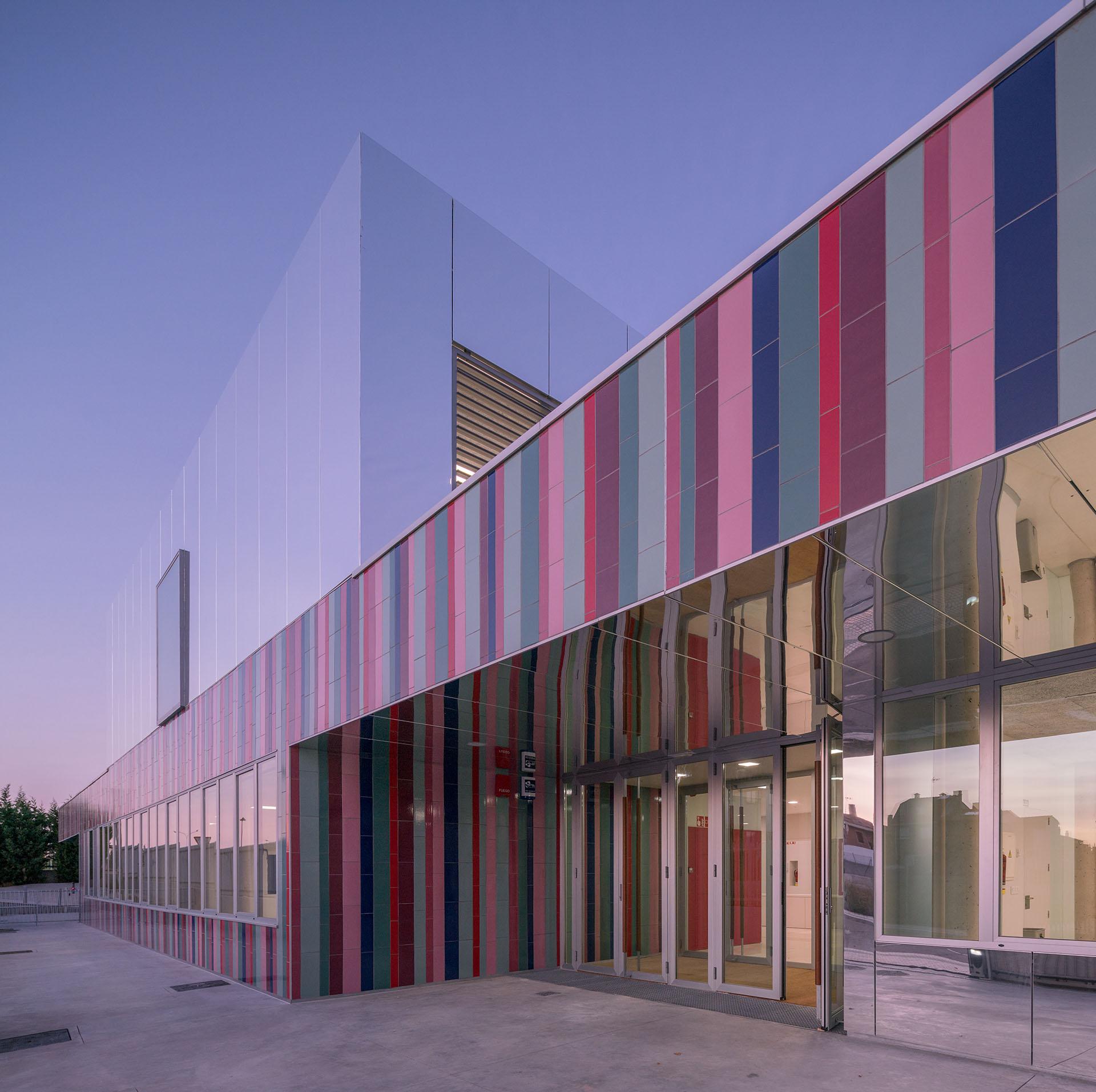 THE ALMOST INVISIBLE SCHOOL - image 7