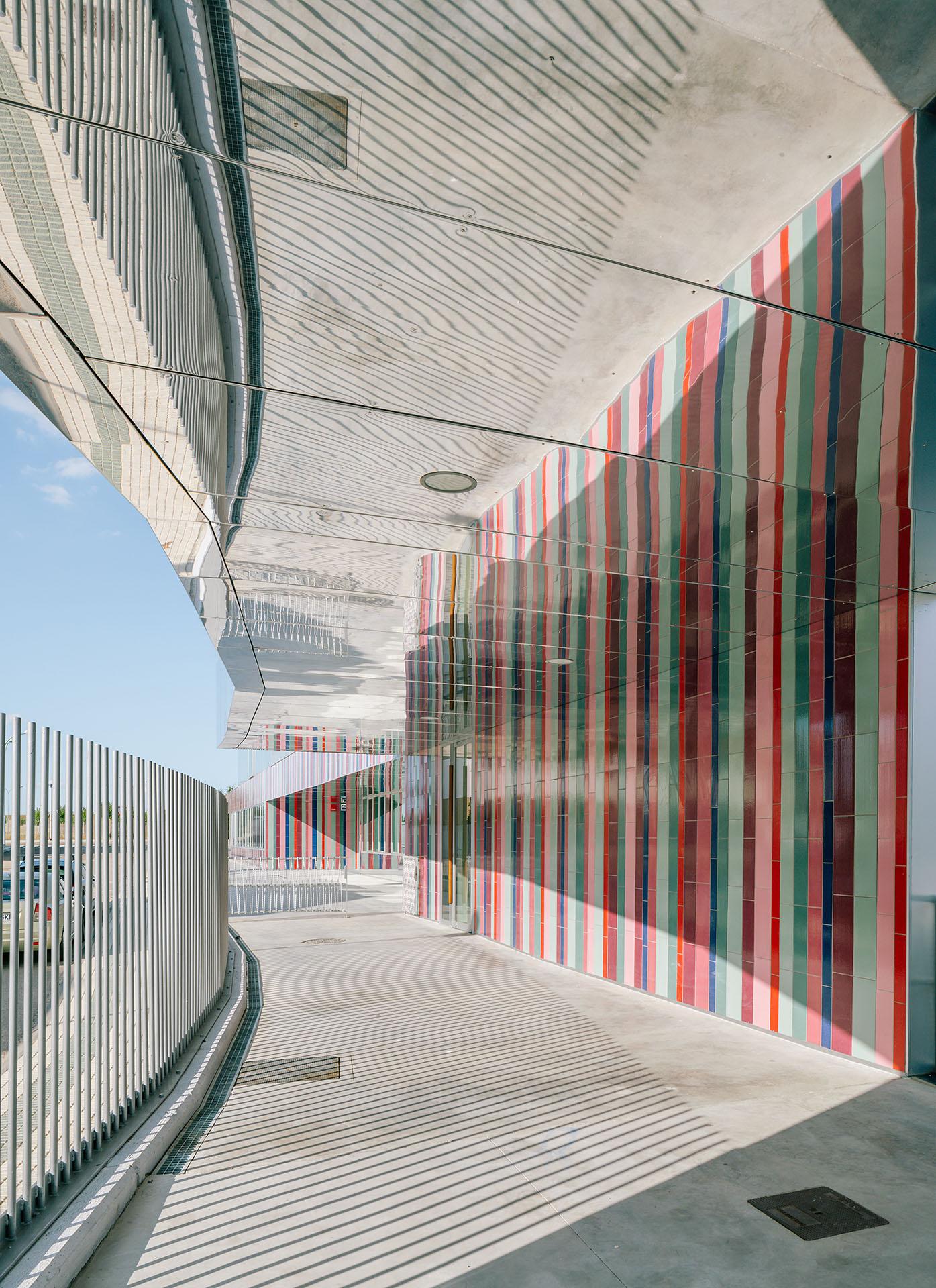 THE ALMOST INVISIBLE SCHOOL - image 8