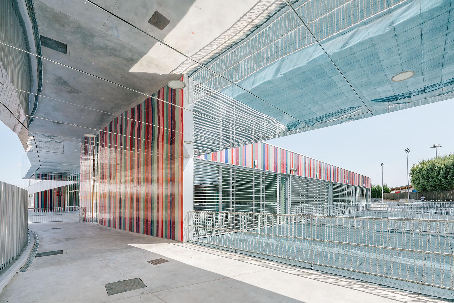 THE ALMOST INVISIBLE SCHOOL - image 9