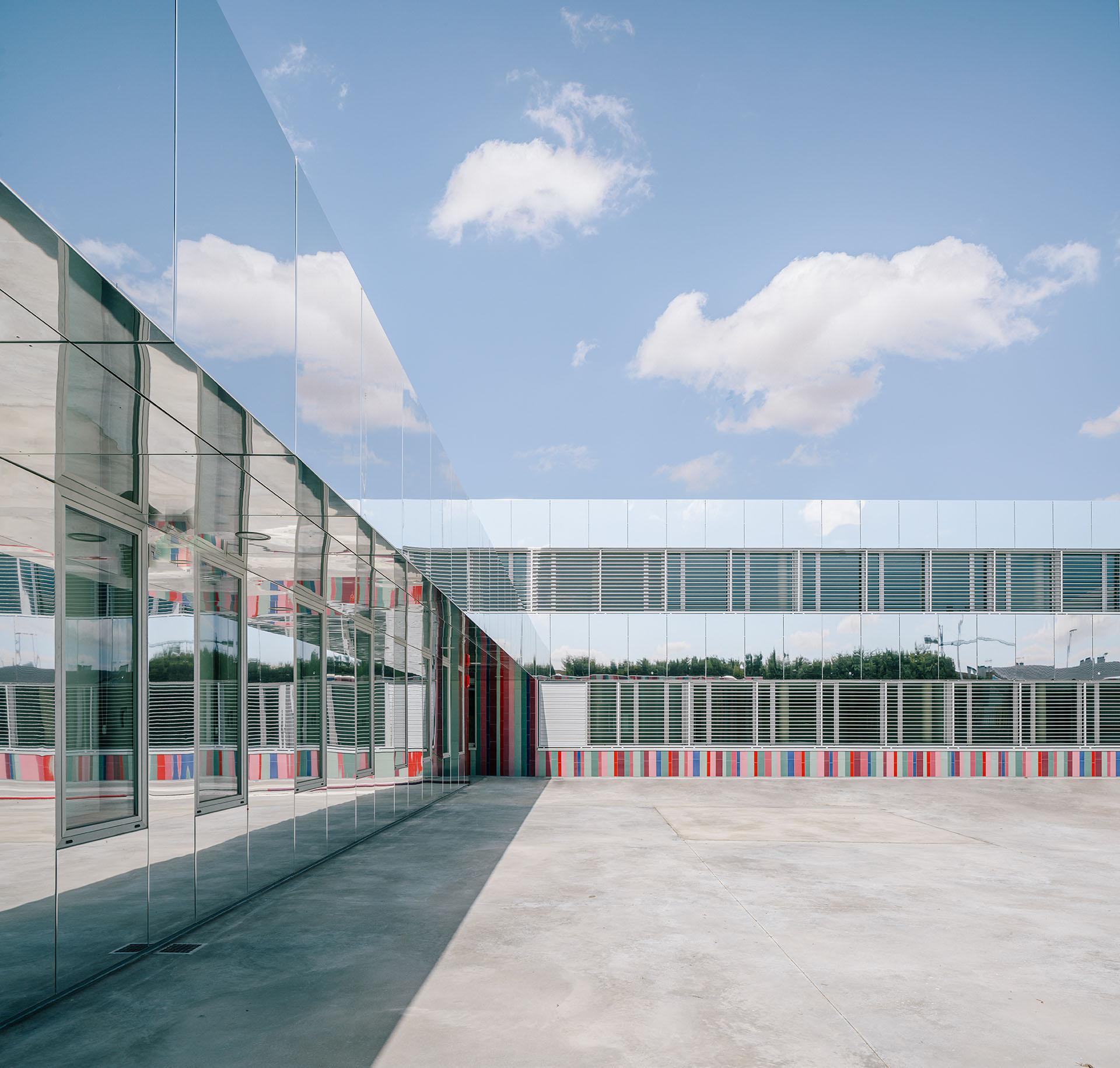 THE ALMOST INVISIBLE SCHOOL - image 6